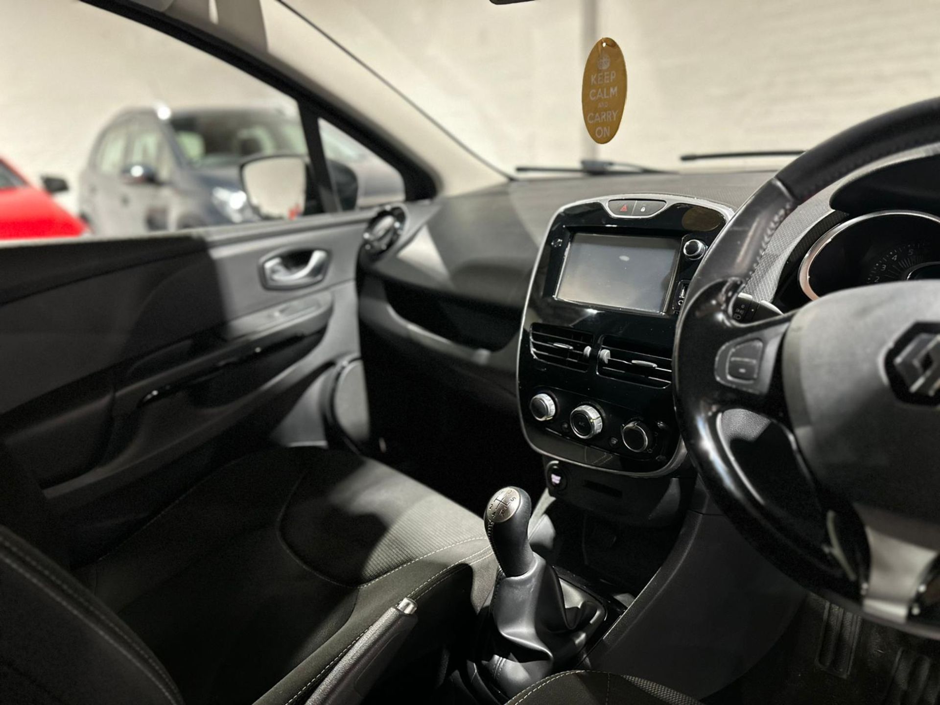 2016 RENAULT CLIO DYNAMIQUE NAV 16V – BLACK >>--NO VAT ON HAMMER--<< - Image 32 of 35