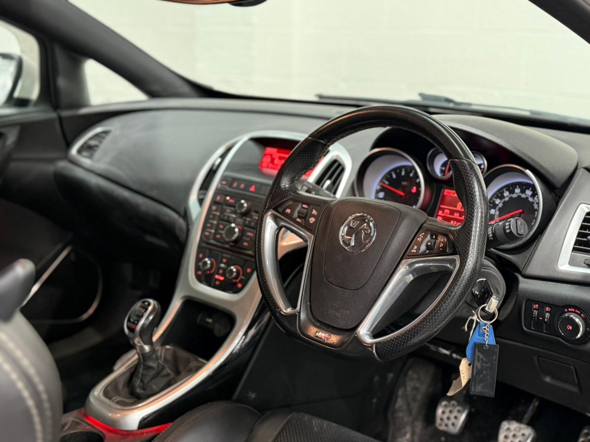 **(ONLY 97K MILEAGE)** 2014 VAUXHALL ASTRA VXR 2.0T PETROL MANUAL >>--NO VAT ON HAMMER--<< - Image 18 of 21
