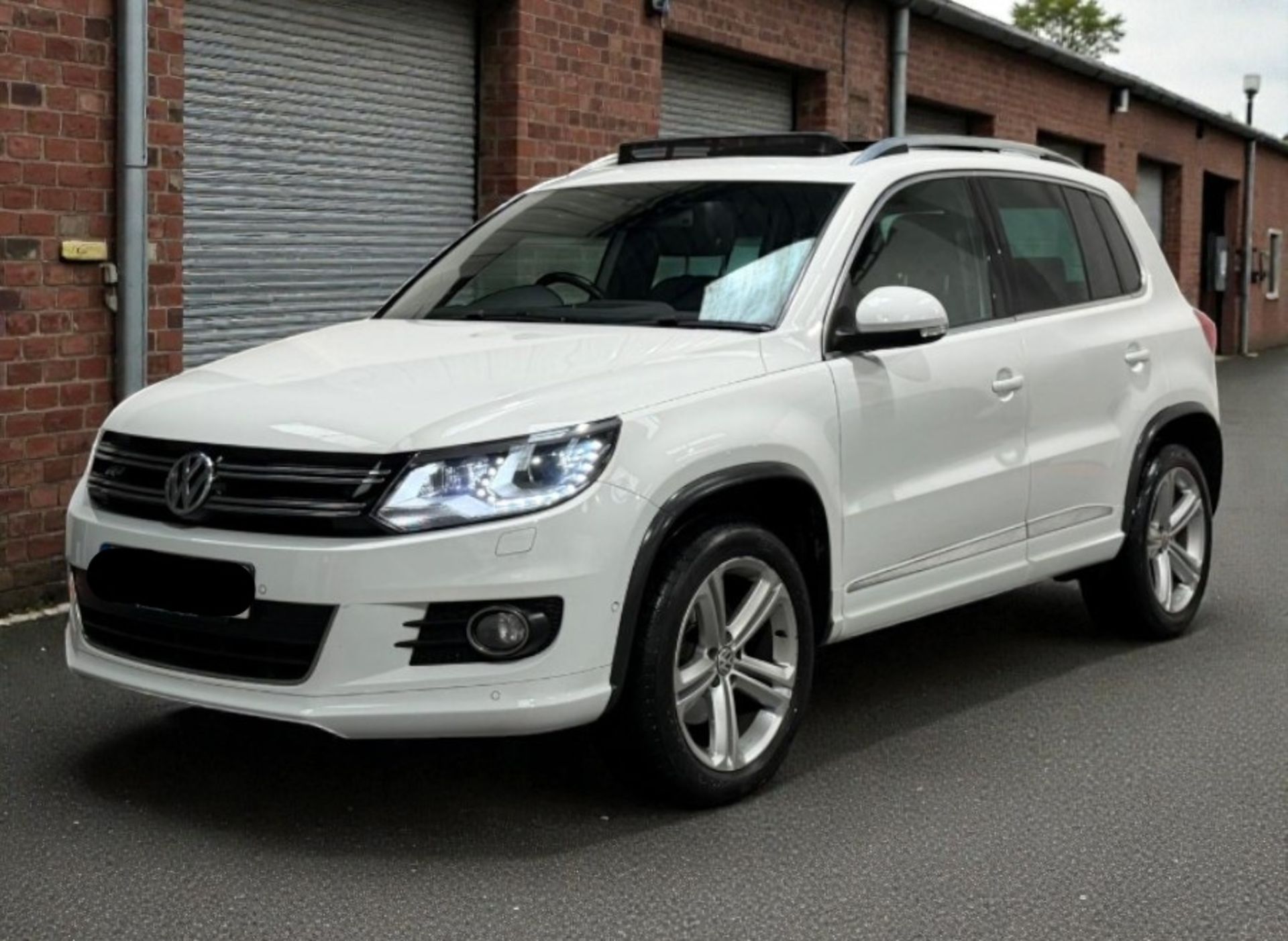 **(ONLY 85K MILEAGE)** 2016 VOLKSWAGEN TIGUAN 2.0 TDI BLUEMOTION TECH >>--NO VAT ON HAMMER--<< - Image 4 of 35