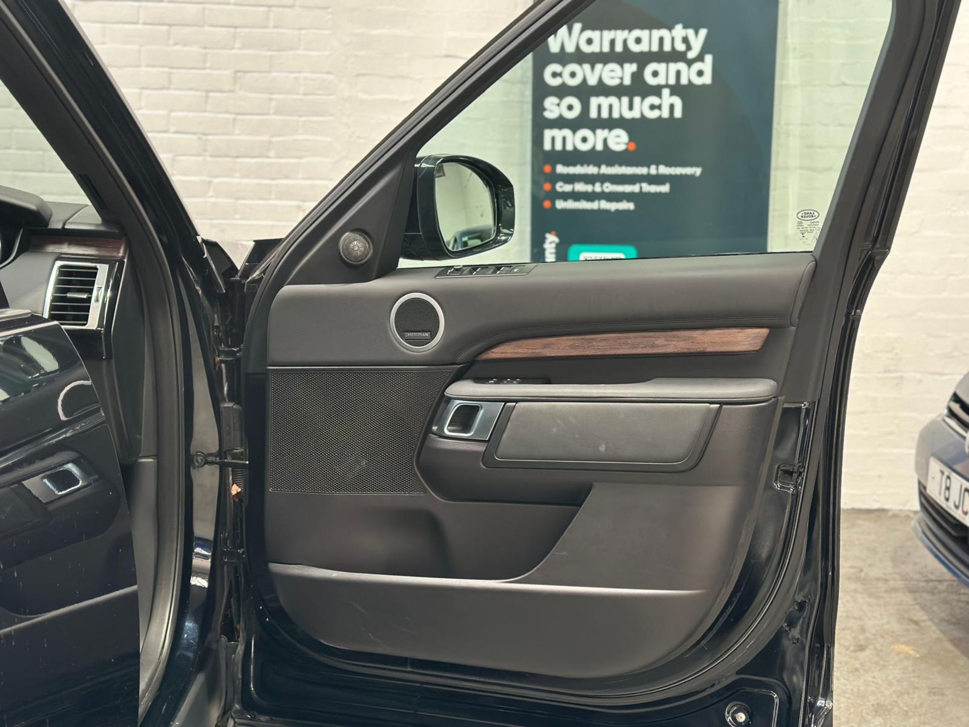 **(ONLY 76K MILEAGE)** 2017 LAND ROVER DISCOVERY HSE >>--NO VAT ON HAMMER--<< - Image 23 of 47