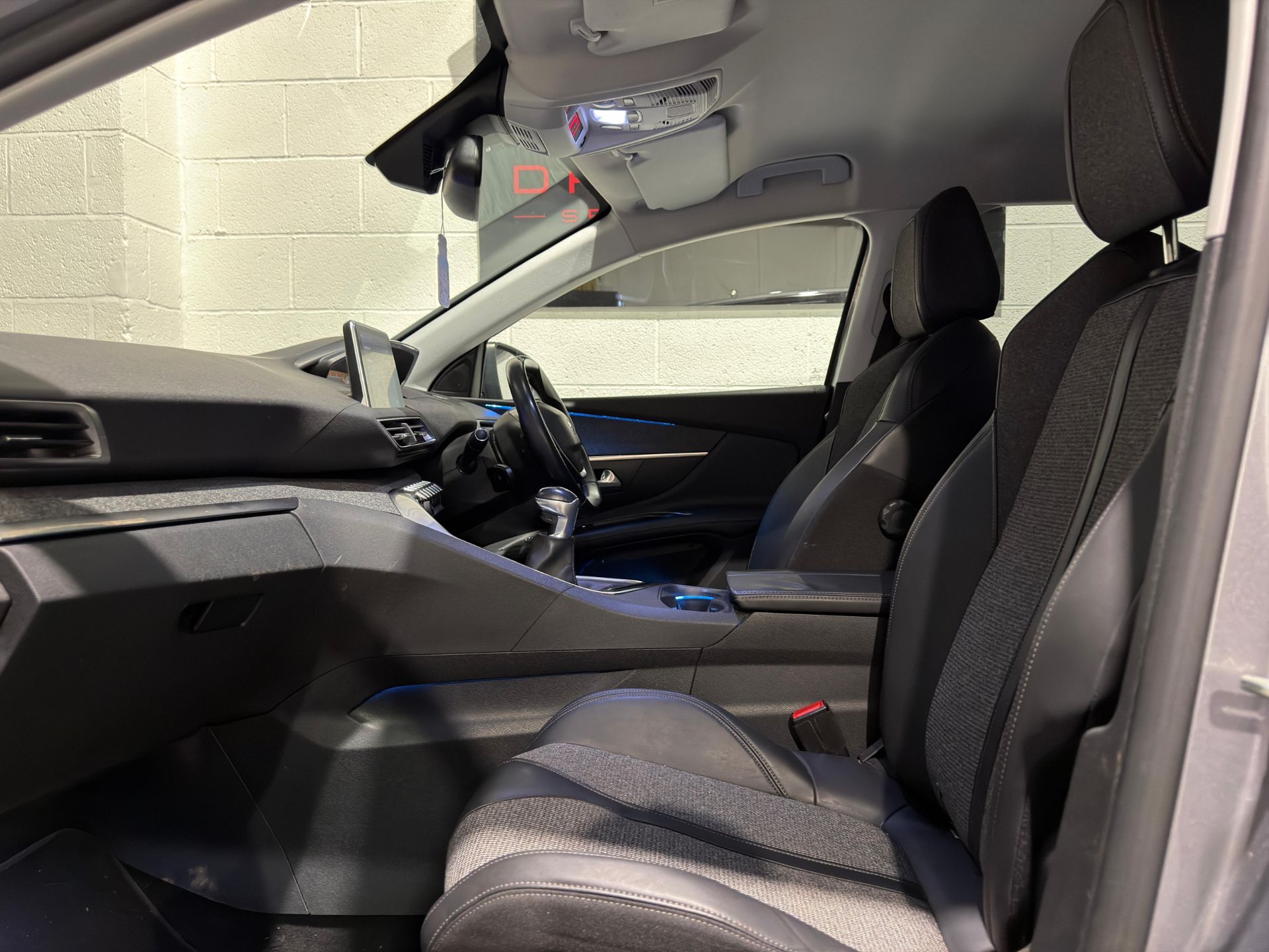 **(ONLY 69K MILEAGE)** 2018 PEUGEOT 3008 ALLURE S/S 1.2 PURETECH MANUAL >>--NO VAT ON HAMMER--<< - Image 14 of 28