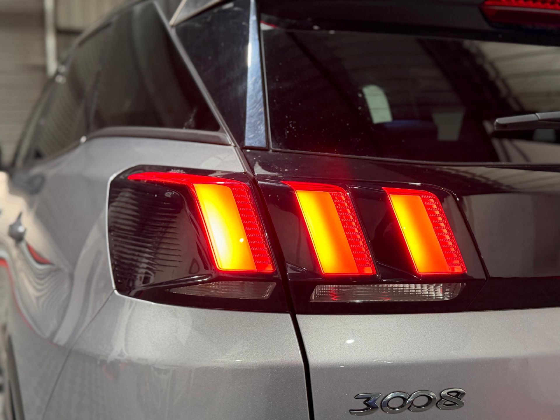 **(ONLY 69K MILEAGE)** 2018 PEUGEOT 3008 ALLURE S/S 1.2 PURETECH MANUAL >>--NO VAT ON HAMMER--<< - Image 19 of 28