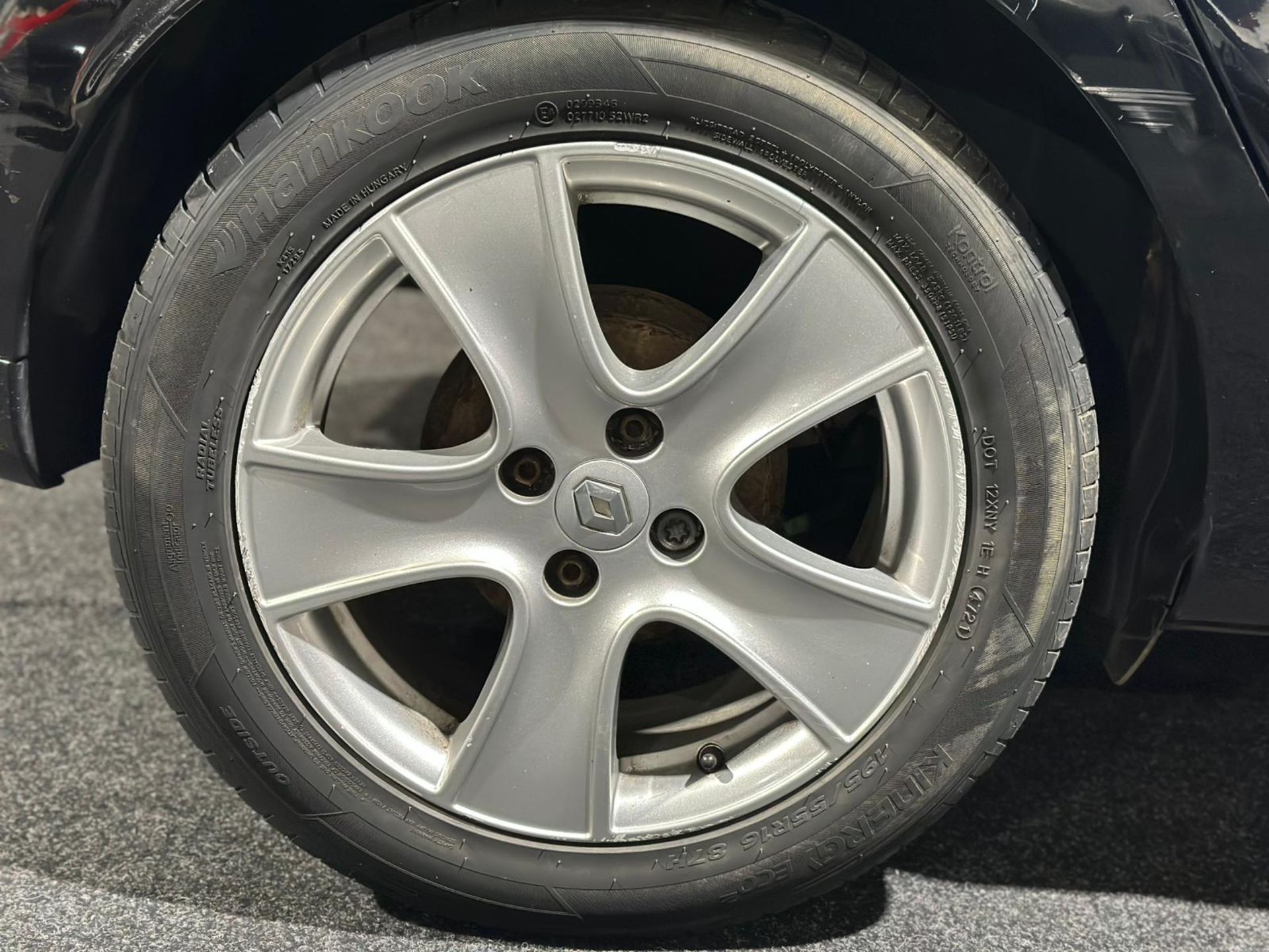 2016 RENAULT CLIO DYNAMIQUE NAV 16V – BLACK >>--NO VAT ON HAMMER--<< - Image 17 of 35