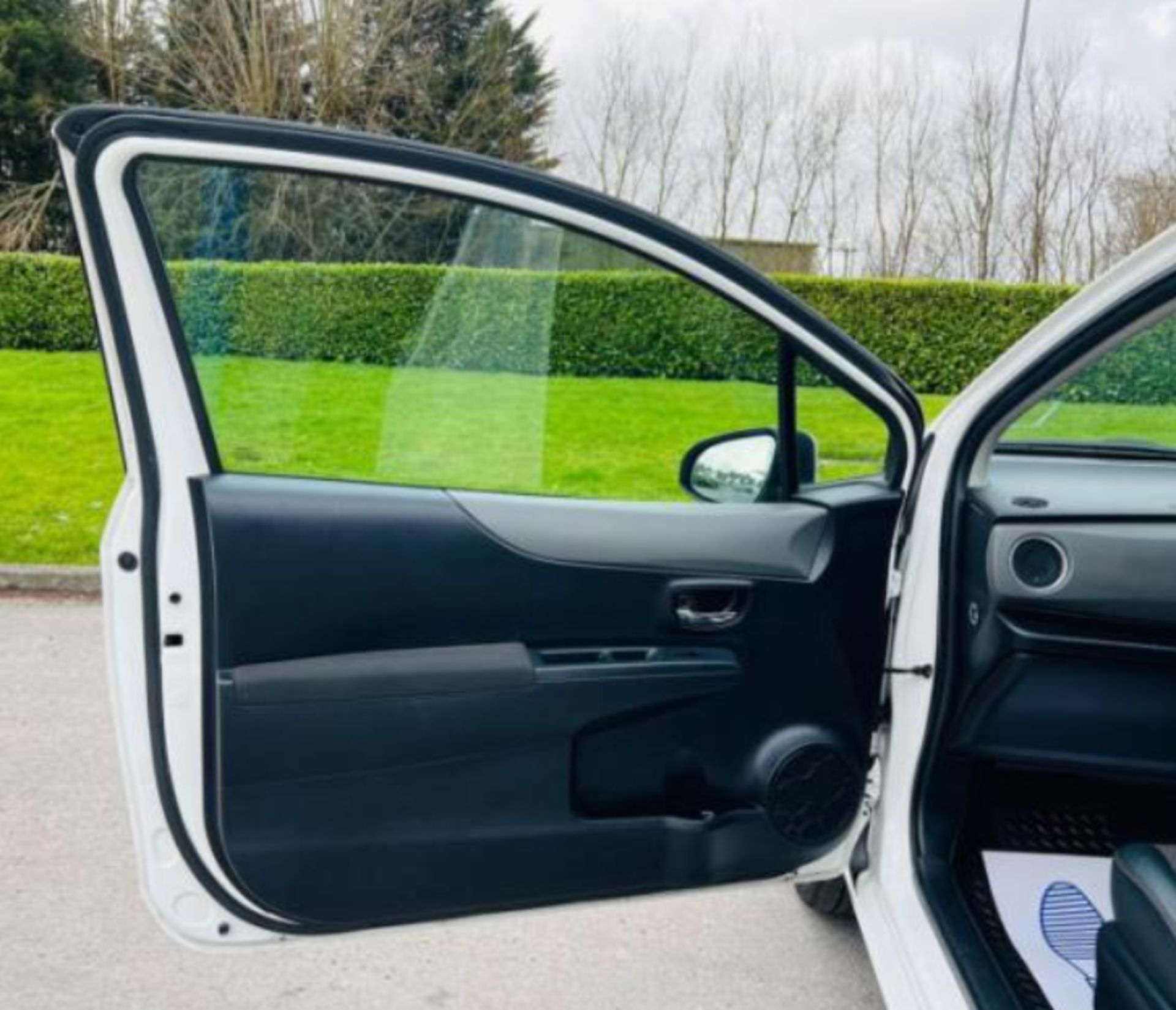 **(ONLY 63K MILEAGE)** 2012 TOYOTA YARIS 1.33 DUAL VVT-I TREND MANUAL >>--NO VAT ON HAMMER--<< - Image 16 of 30