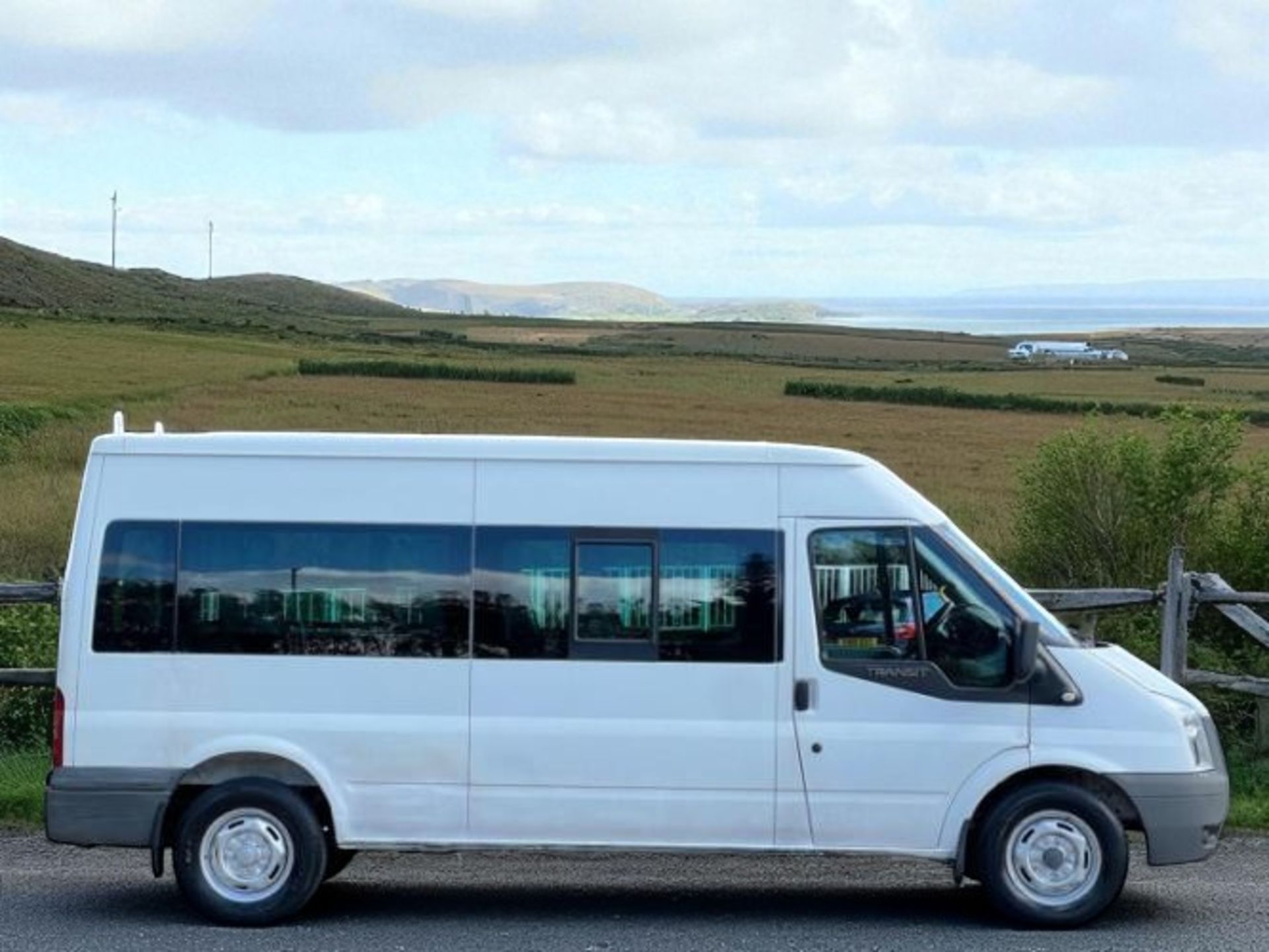 2011 FORD TRANSIT 2.4 TDCI 350 DURATORQ RWD L3 H2 MINIBUS >>--NO VAT ON HAMMER--<< - Image 5 of 46