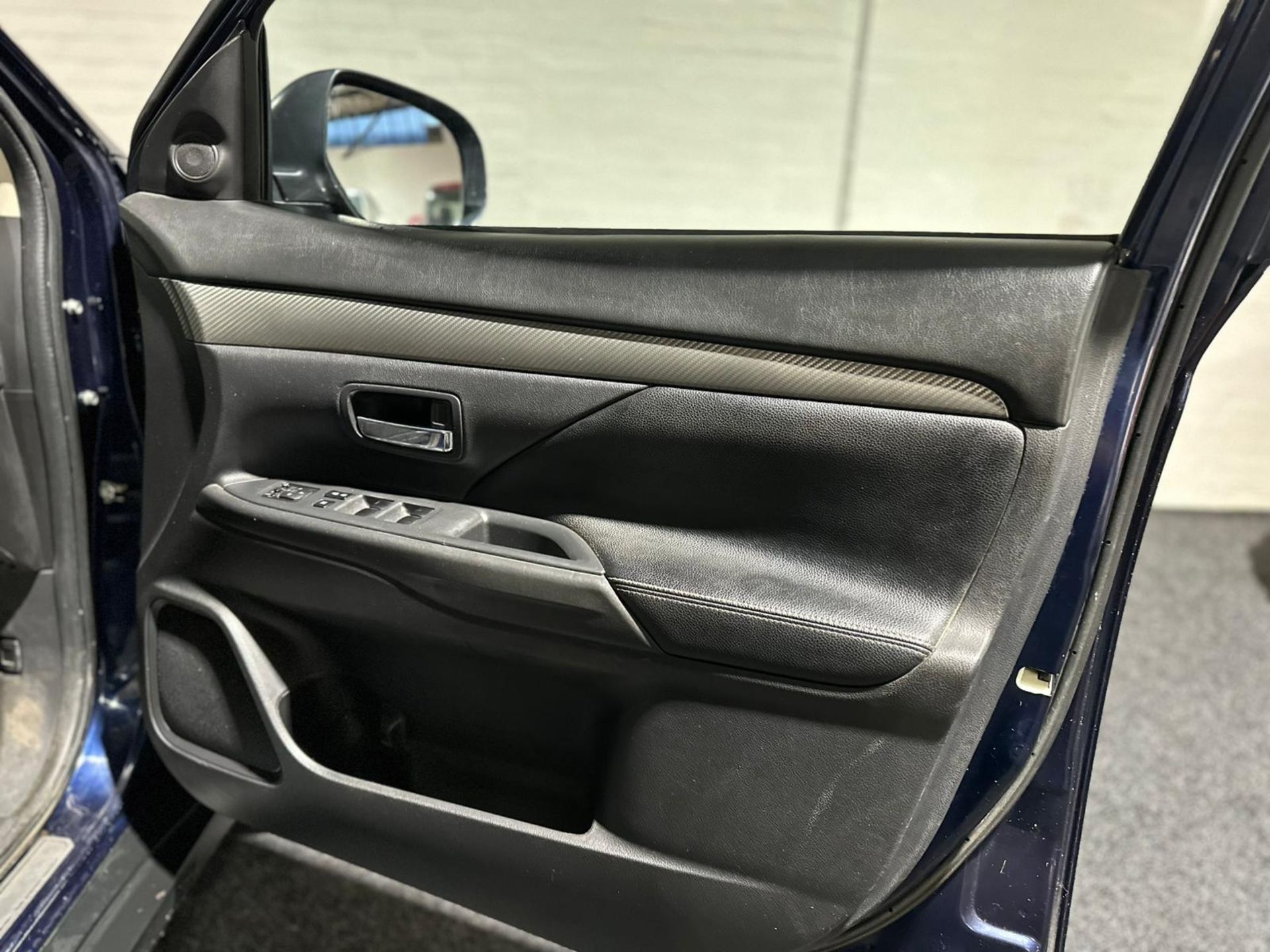 **(ONLY 118K MILEAGE)** 2013 MITSUBISHI OUTLANDER GX4 DI-D >>--NO VAT ON HAMMER--<< - Image 31 of 38