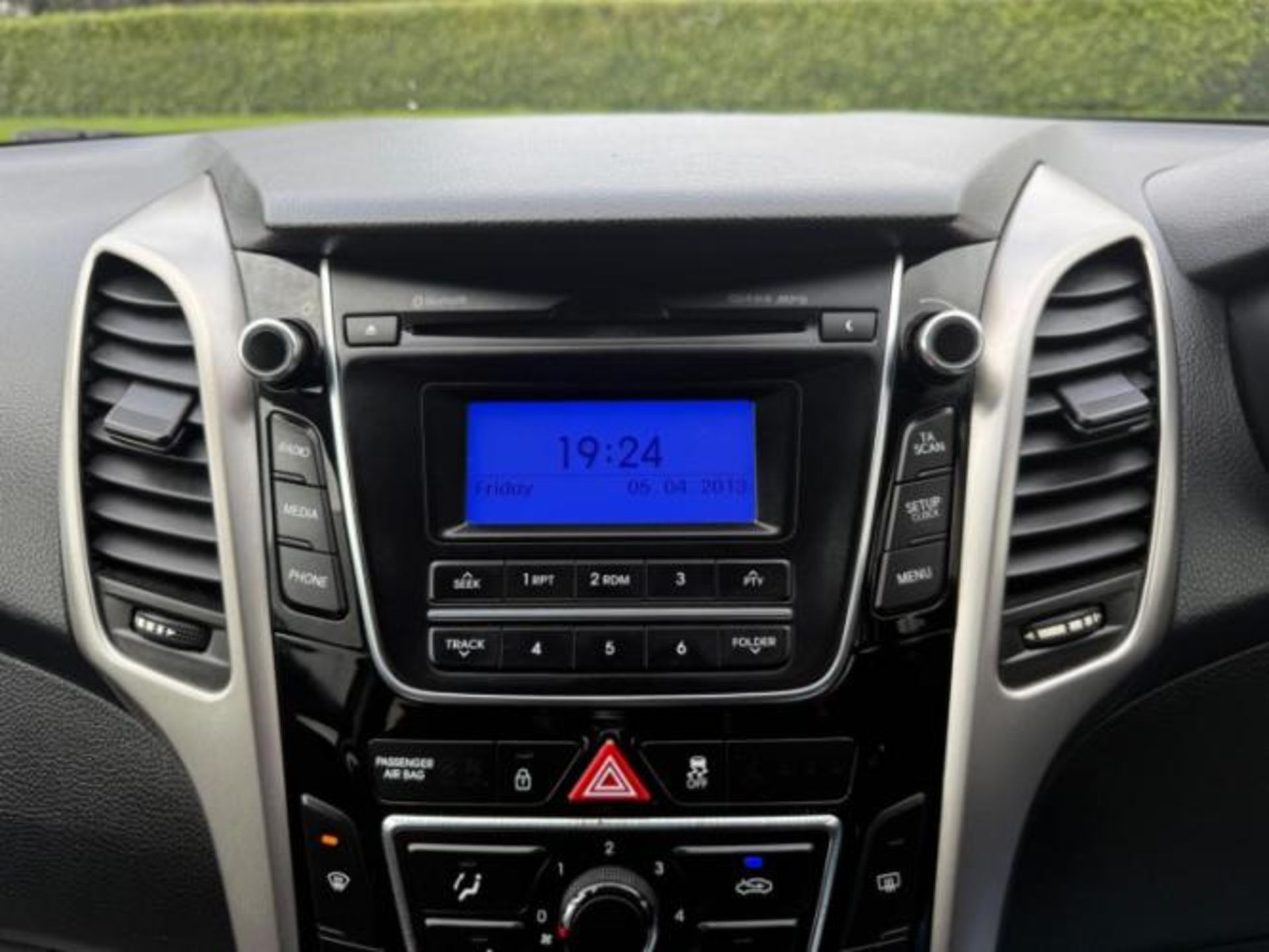 2015 HYUNDAI I30 SE BLUE DRIVE CRDI 1.6 DIESEL MANUAL HATCHBACK BLACK >>--NO VAT ON HAMMER--<< - Image 35 of 40
