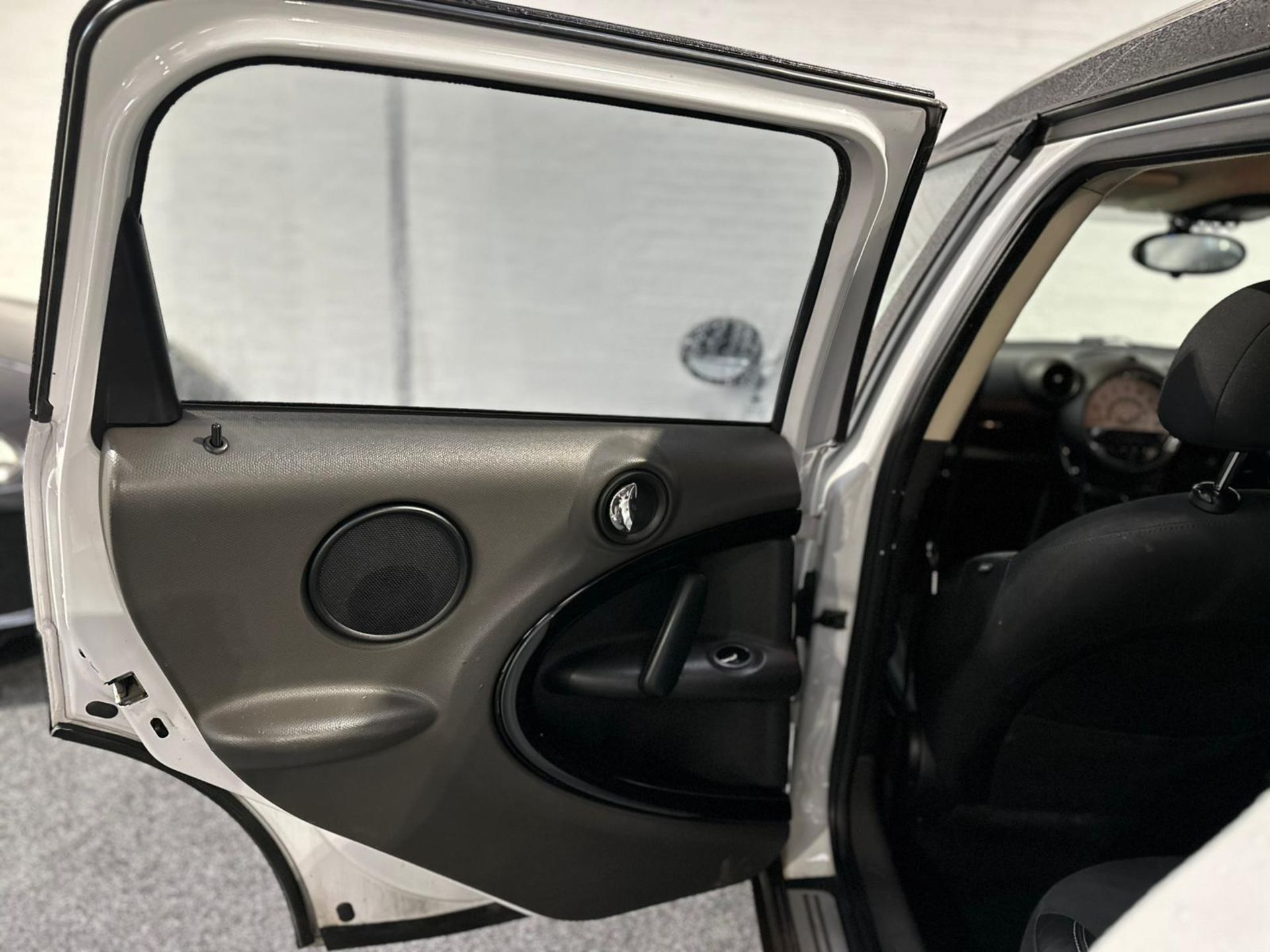 2011 MINI COUNTRYMAN COOPER D – 1.6 DIESEL – MANUAL - Image 14 of 31