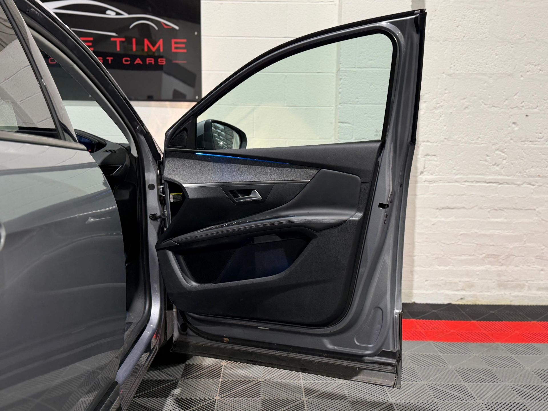 **(ONLY 69K MILEAGE)** 2018 PEUGEOT 3008 ALLURE S/S 1.2 PURETECH MANUAL >>--NO VAT ON HAMMER--<< - Image 16 of 28