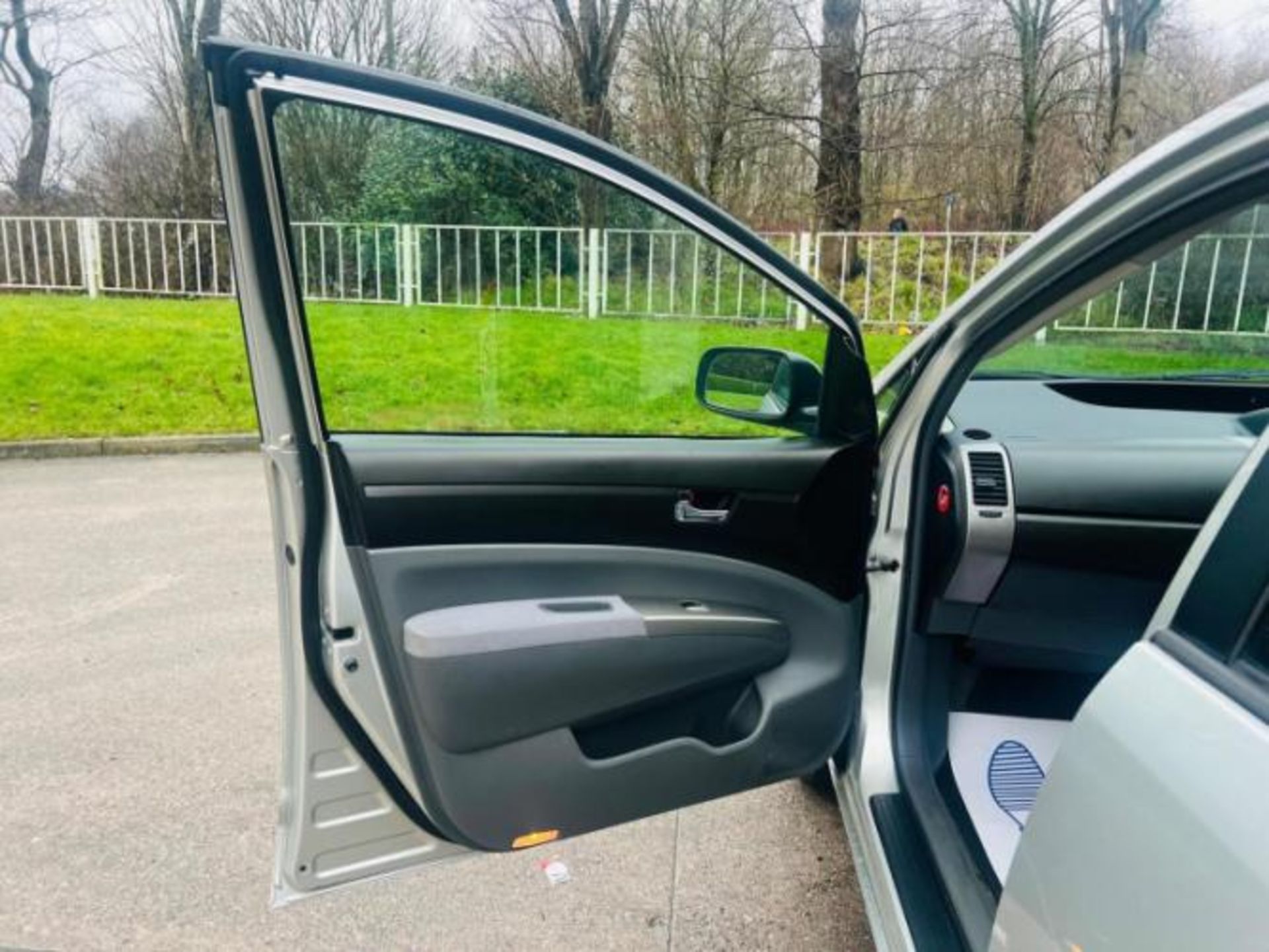 2005 TOYOTA PRIUS T3 VVT-I AUTO 1.5 HYBRID HATCHBACK SILVER >>--NO VAT ON HAMMER--<< - Image 18 of 28