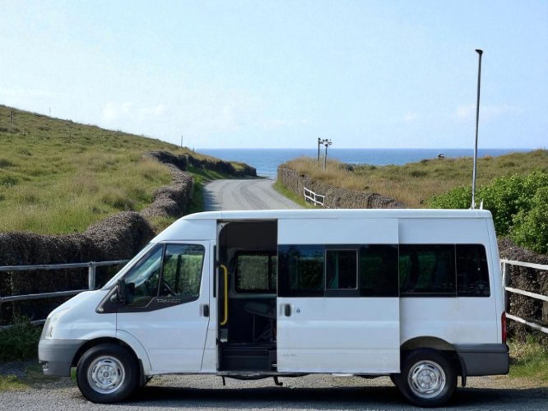 2011 FORD TRANSIT 2.4 TDCI 350 DURATORQ RWD L3 H2 MINIBUS >>--NO VAT ON HAMMER--<< - Image 10 of 46
