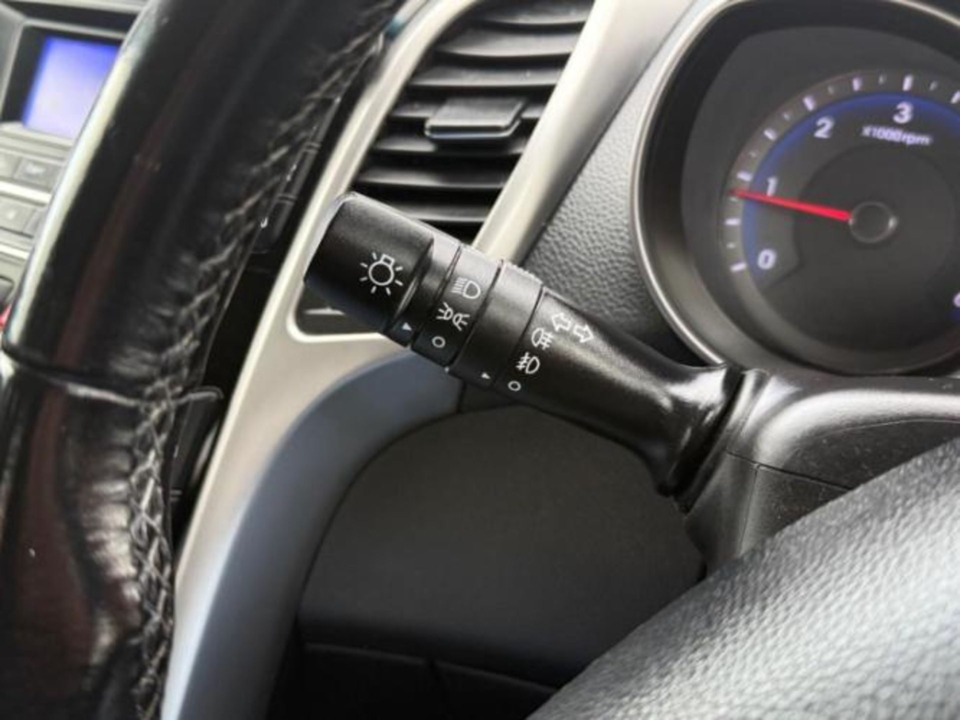 2015 HYUNDAI I30 SE BLUE DRIVE CRDI 1.6 DIESEL MANUAL HATCHBACK BLACK >>--NO VAT ON HAMMER--<< - Image 33 of 40