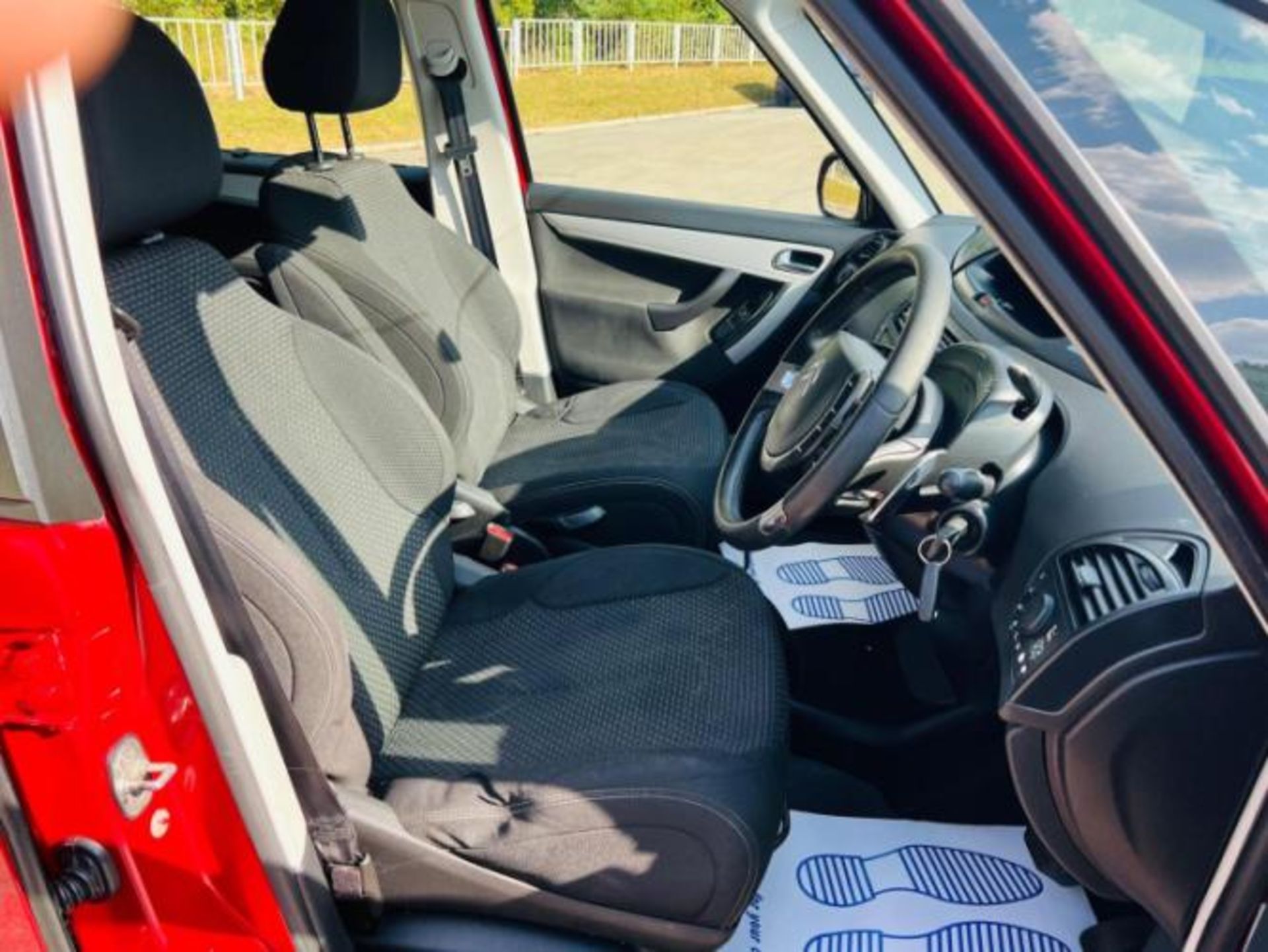 **(ONLY K MILEAGE)** 2012 CITROEN C4 G PICASSO VTR+ E-HDI A 1.6 SEMI AUTO >>--NO VAT ON HAMMER--<< - Image 20 of 29