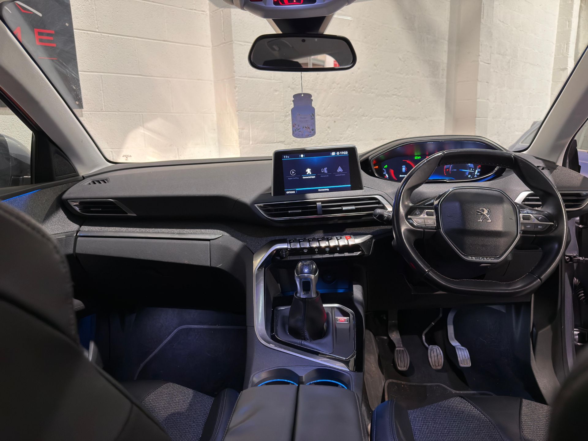 **(ONLY 69K MILEAGE)** 2018 PEUGEOT 3008 ALLURE S/S 1.2 PURETECH MANUAL >>--NO VAT ON HAMMER--<< - Image 11 of 28