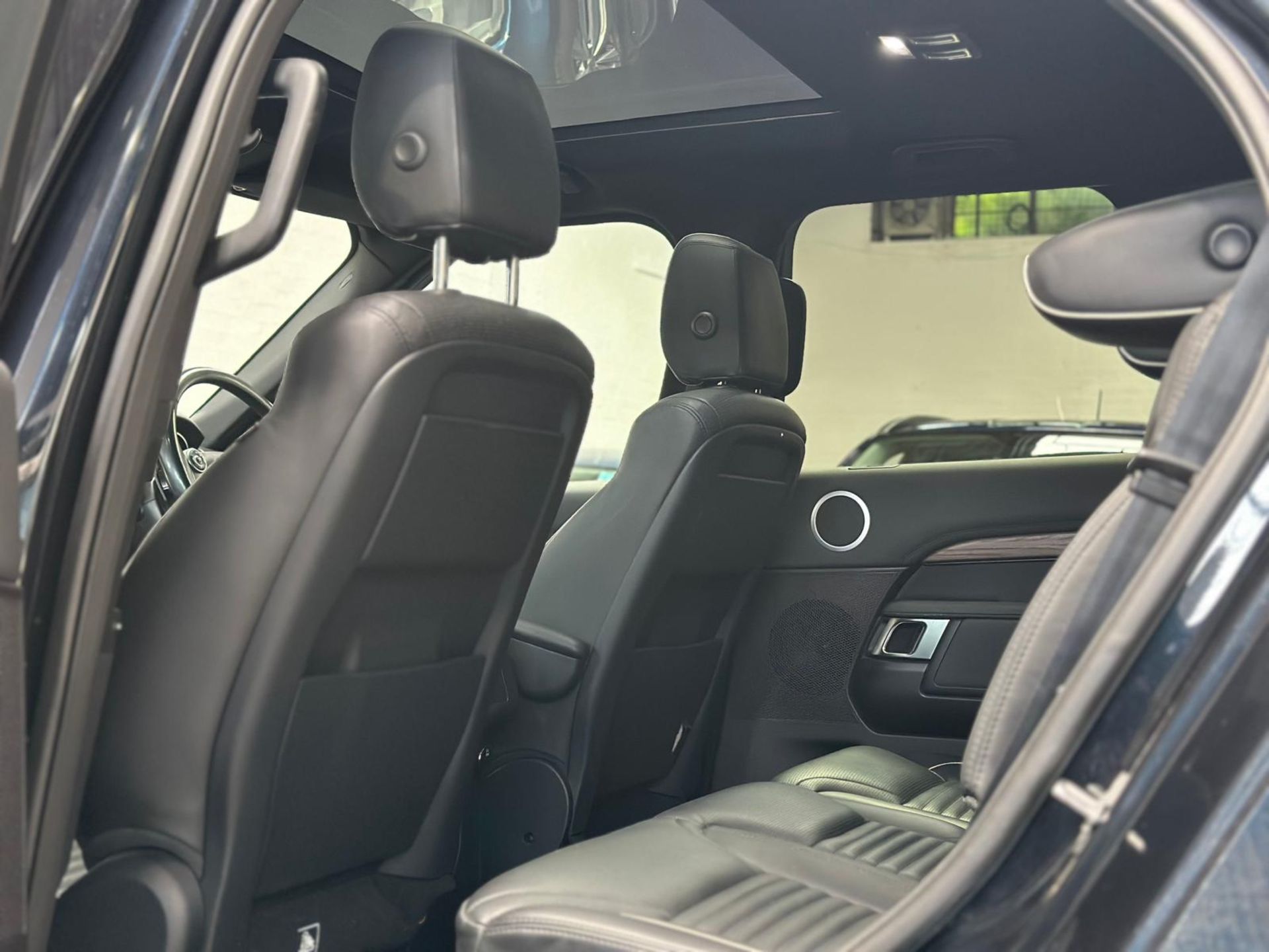 **(ONLY 76K MILEAGE)** 2017 LAND ROVER DISCOVERY HSE >>--NO VAT ON HAMMER--<< - Image 24 of 47