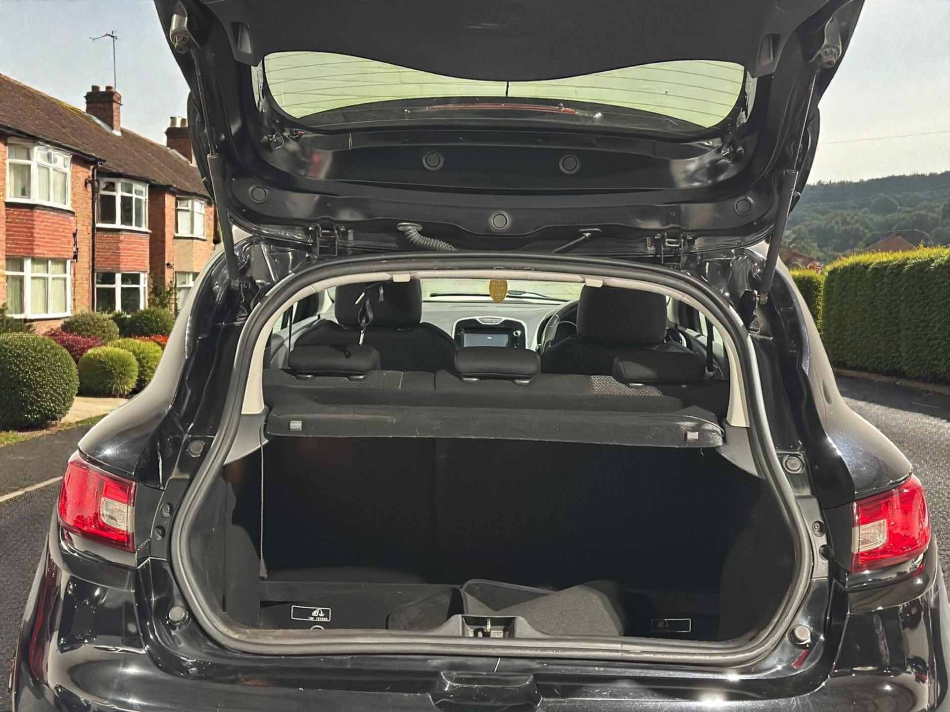2016 RENAULT CLIO DYNAMIQUE NAV 16V – BLACK >>--NO VAT ON HAMMER--<< - Image 9 of 35