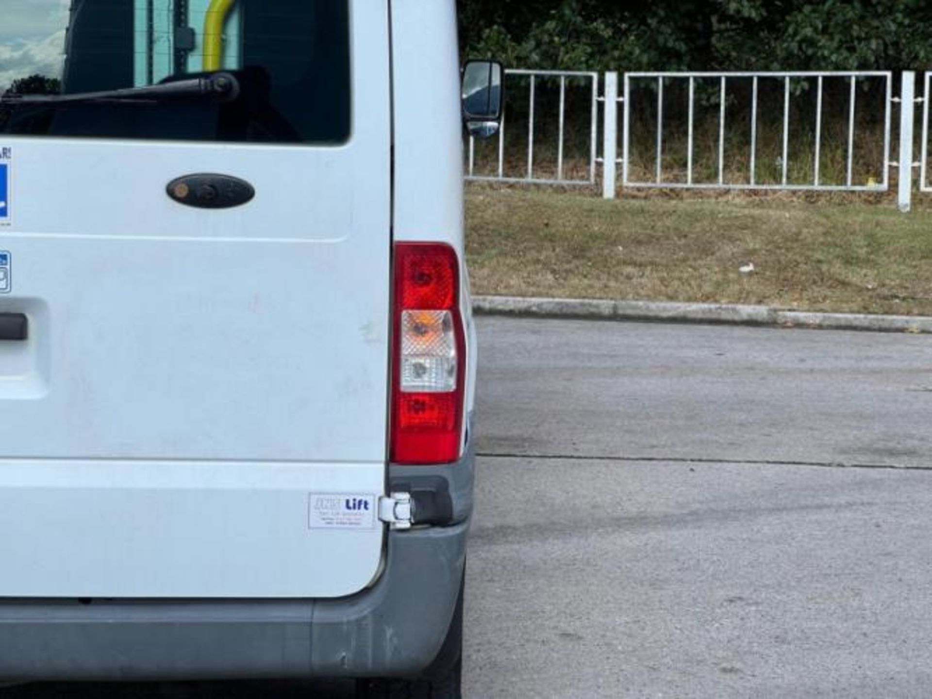 2011 FORD TRANSIT 2.4 TDCI 350 DURATORQ RWD L3 H2 MINIBUS >>--NO VAT ON HAMMER--<< - Image 28 of 46