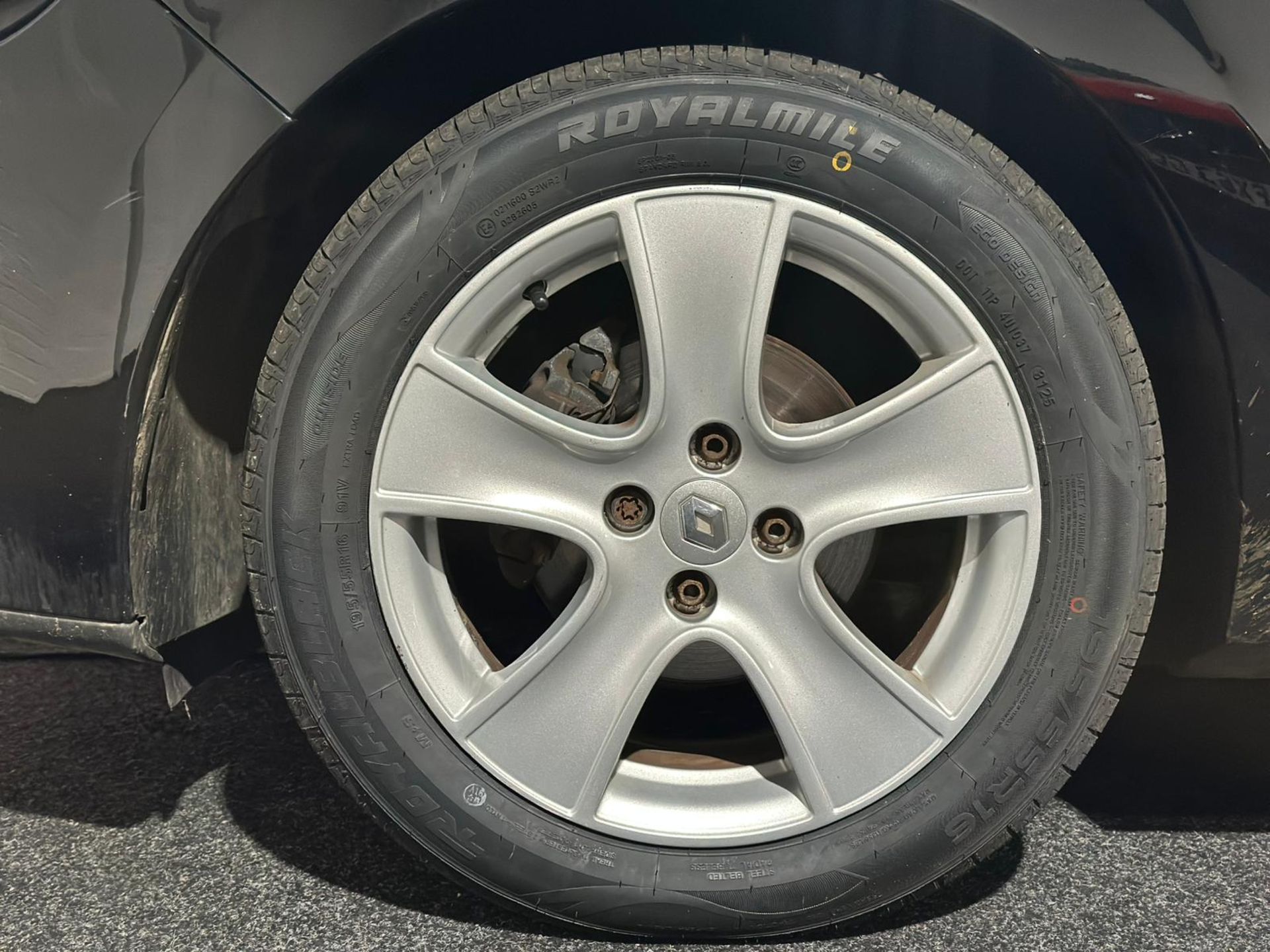 2016 RENAULT CLIO DYNAMIQUE NAV 16V – BLACK >>--NO VAT ON HAMMER--<< - Image 15 of 35