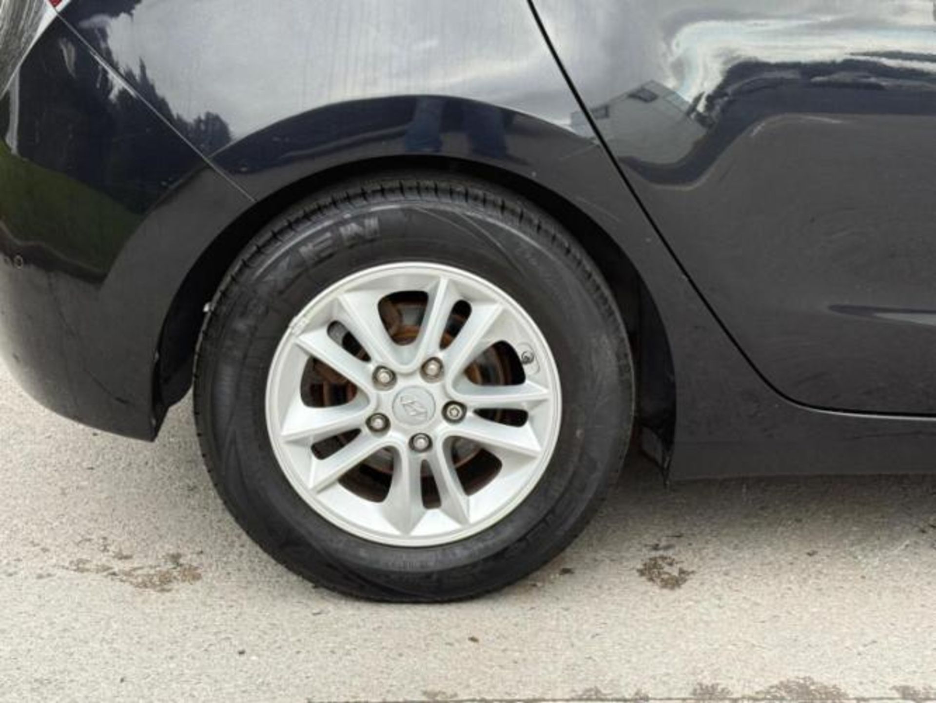 2015 HYUNDAI I30 SE BLUE DRIVE CRDI 1.6 DIESEL MANUAL HATCHBACK BLACK >>--NO VAT ON HAMMER--<< - Image 25 of 40