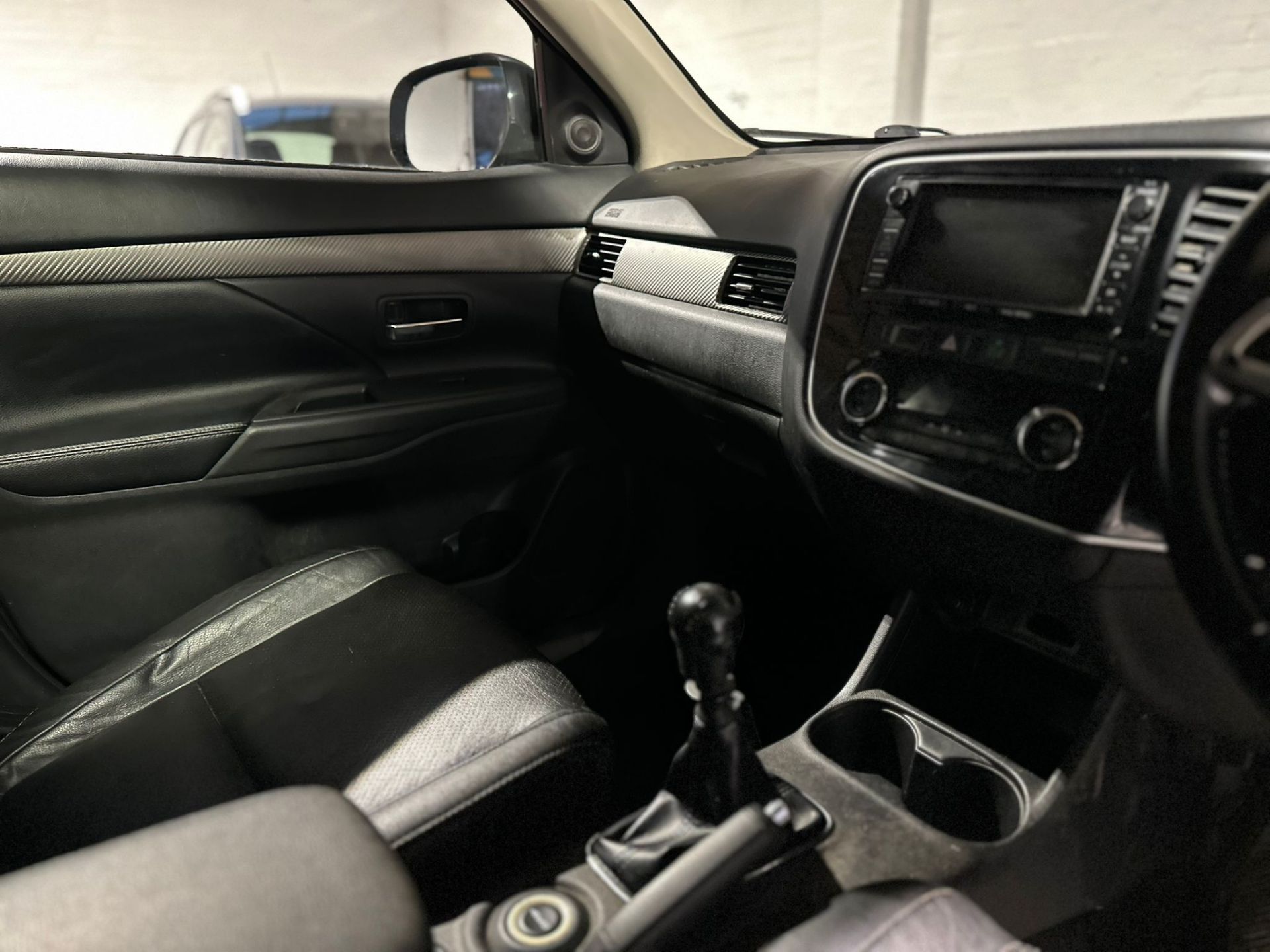 **(ONLY 118K MILEAGE)** 2013 MITSUBISHI OUTLANDER GX4 DI-D >>--NO VAT ON HAMMER--<< - Image 13 of 38