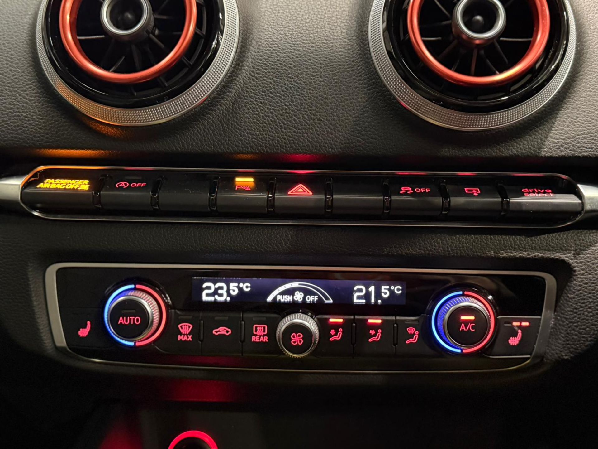 **(ONLY 45K MILEAGE)** 2015 AUDI RS3 2.5 TFSI SPORTBACK S TRONIC QUATTRO >>--NO VAT ON HAMMER--<< - Image 14 of 28