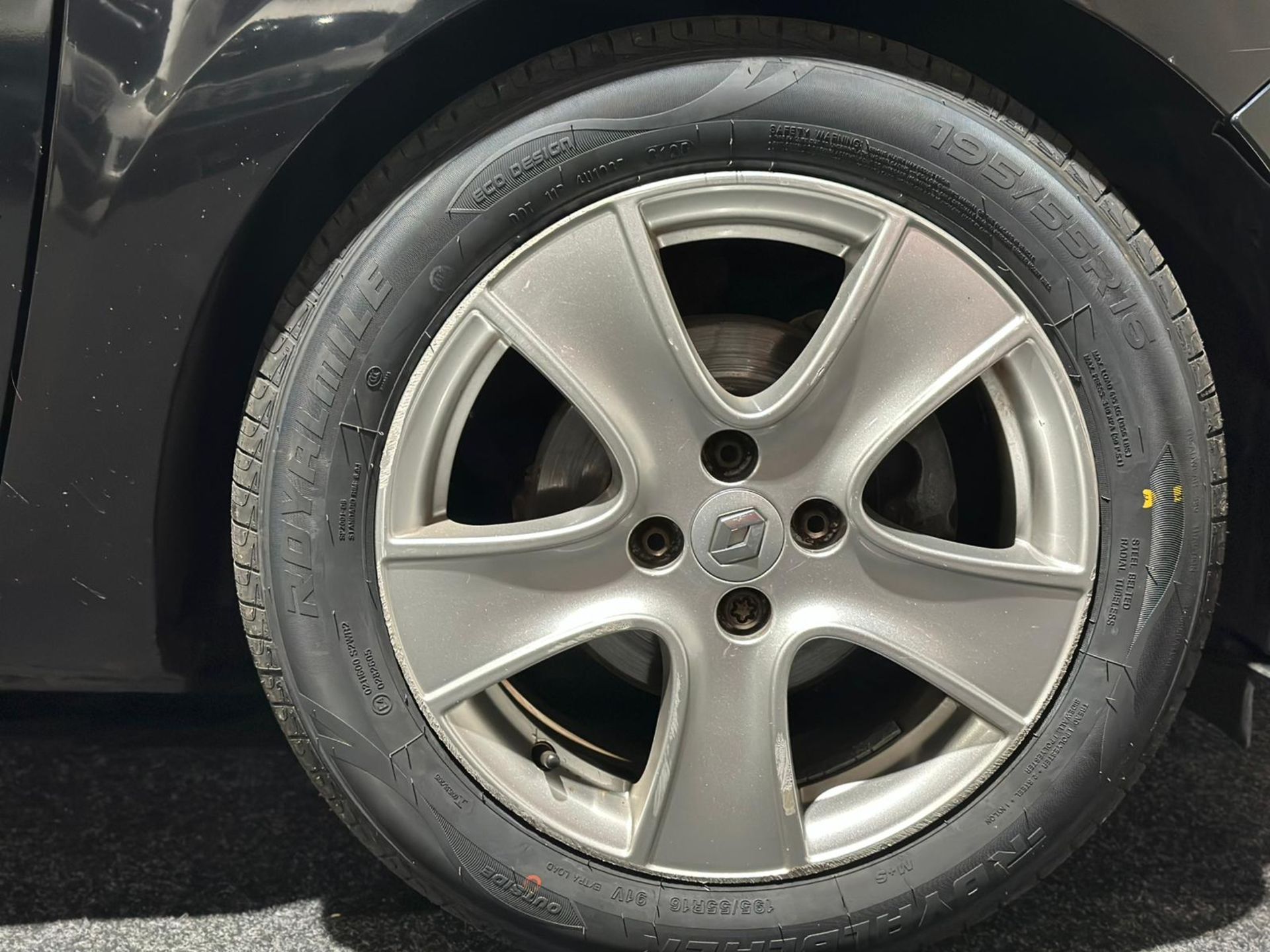 2016 RENAULT CLIO DYNAMIQUE NAV 16V – BLACK >>--NO VAT ON HAMMER--<< - Image 20 of 35