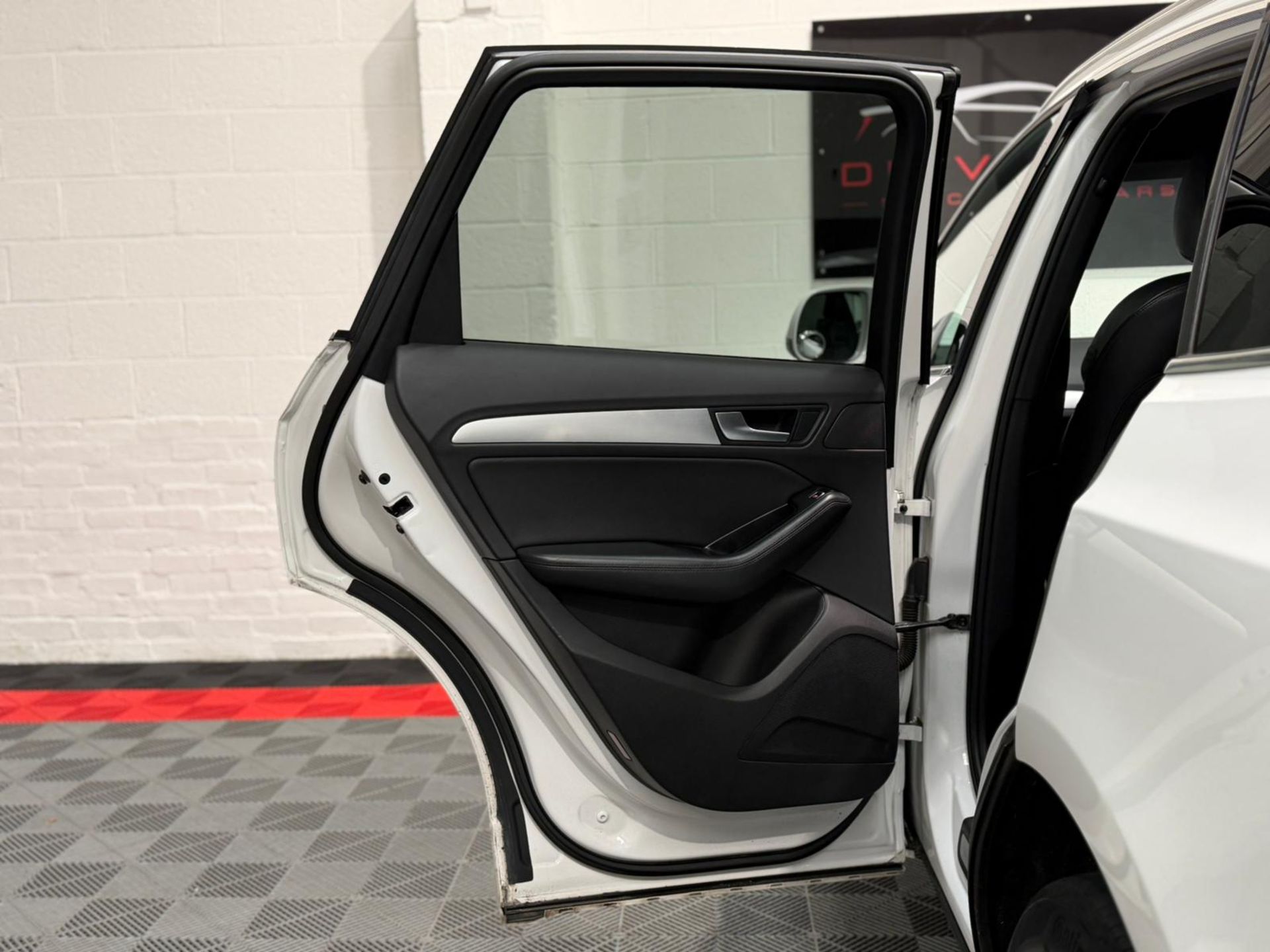 **(ONLY 107K MILEAGE)** 2013 AUDI Q5 2.0 TFSI S LINE PLUS TIPTRONIC >>--NO VAT ON HAMMER--<< - Image 13 of 39