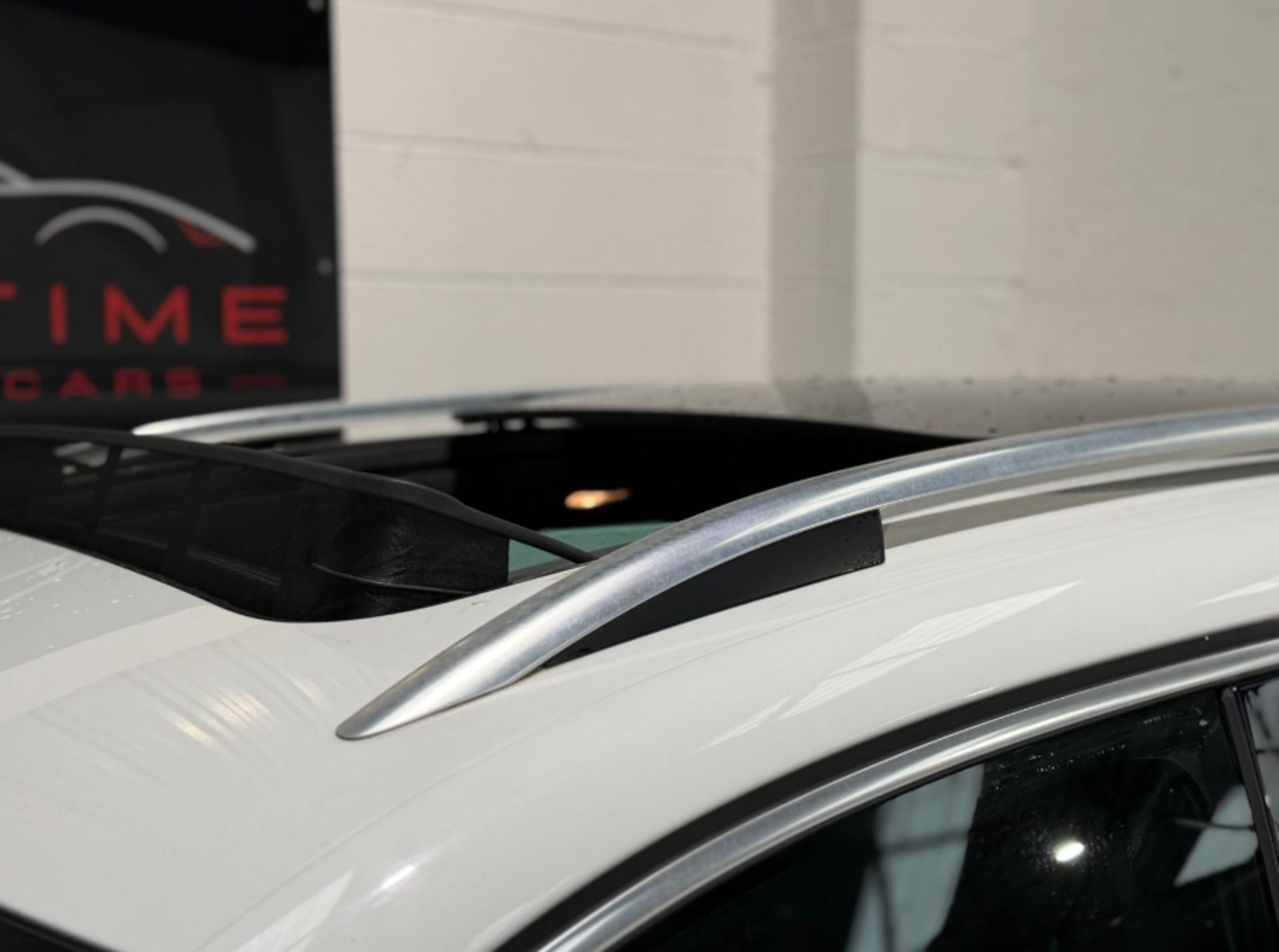 **(ONLY 85K MILEAGE)** 2016 VOLKSWAGEN TIGUAN 2.0 TDI BLUEMOTION TECH >>--NO VAT ON HAMMER--<< - Image 11 of 35