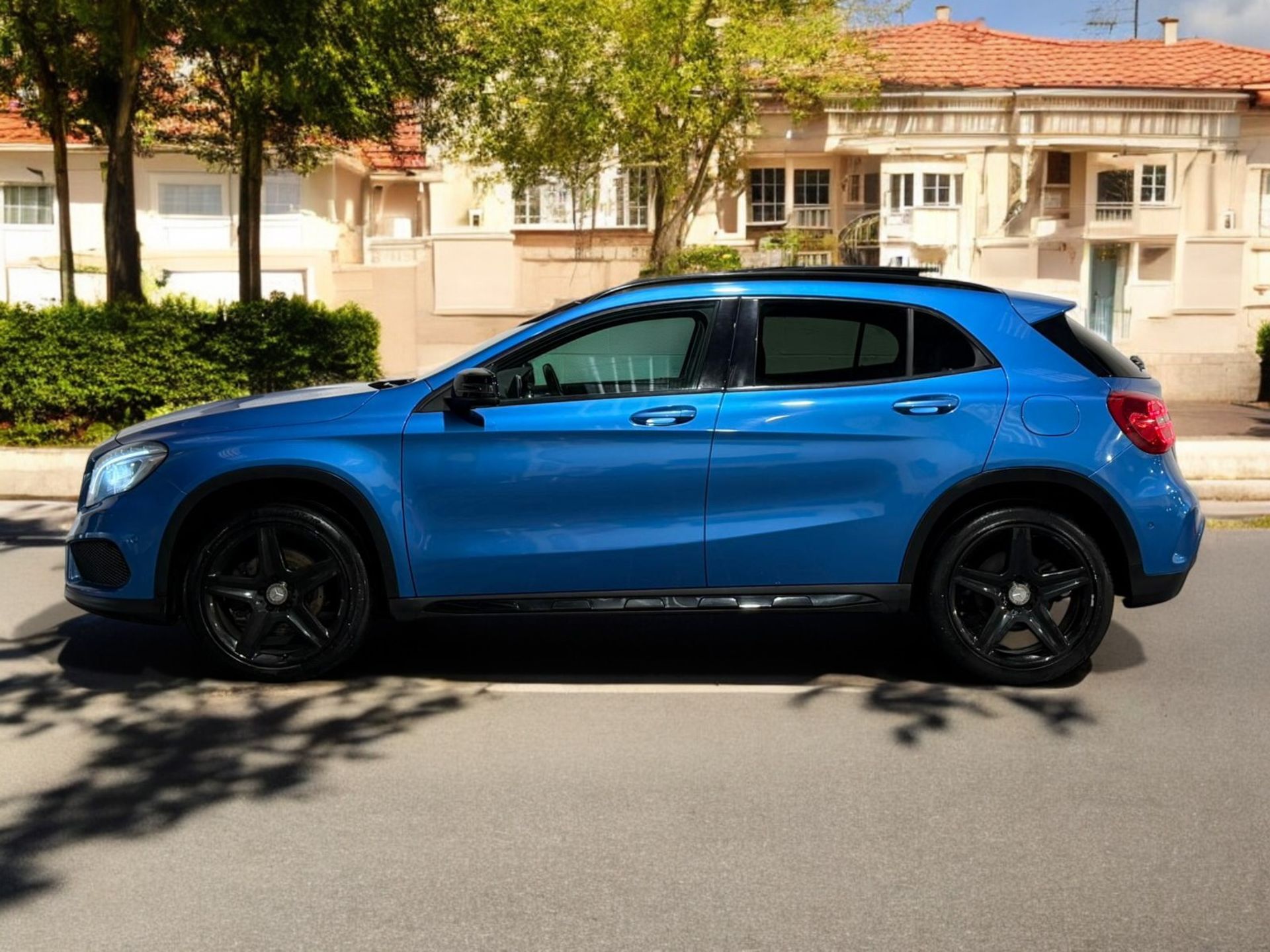 **(ONLY 62K MILEAGE)** 2015 MERCEDES-BENZ GLA 220D AMG LINE (PREMIUM PLUS) >>--NO VAT ON HAMMER--<< - Image 7 of 46