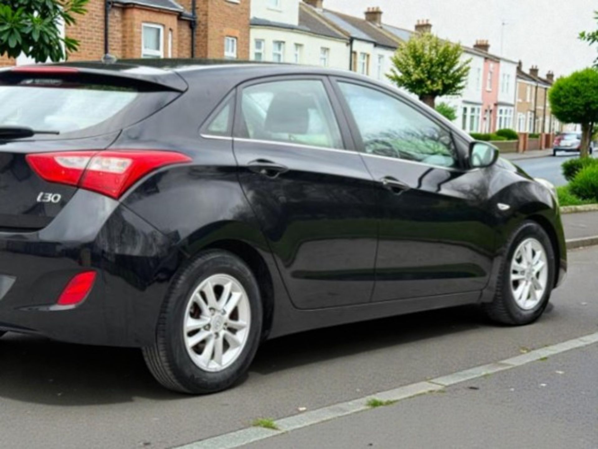 2015 HYUNDAI I30 SE BLUE DRIVE CRDI 1.6 DIESEL MANUAL HATCHBACK BLACK >>--NO VAT ON HAMMER--<< - Image 14 of 40