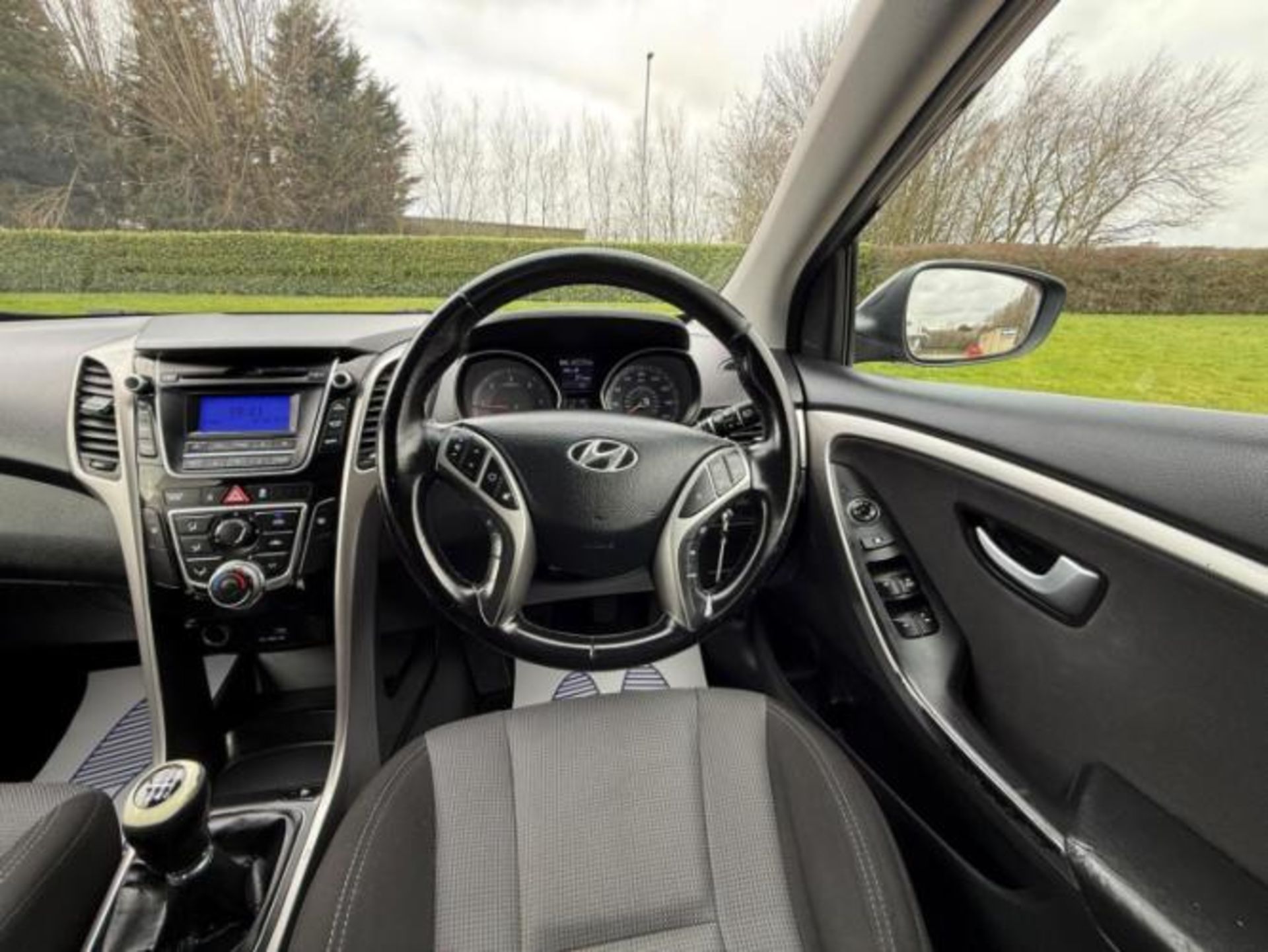 2015 HYUNDAI I30 SE BLUE DRIVE CRDI 1.6 DIESEL MANUAL HATCHBACK BLACK >>--NO VAT ON HAMMER--<< - Image 20 of 40