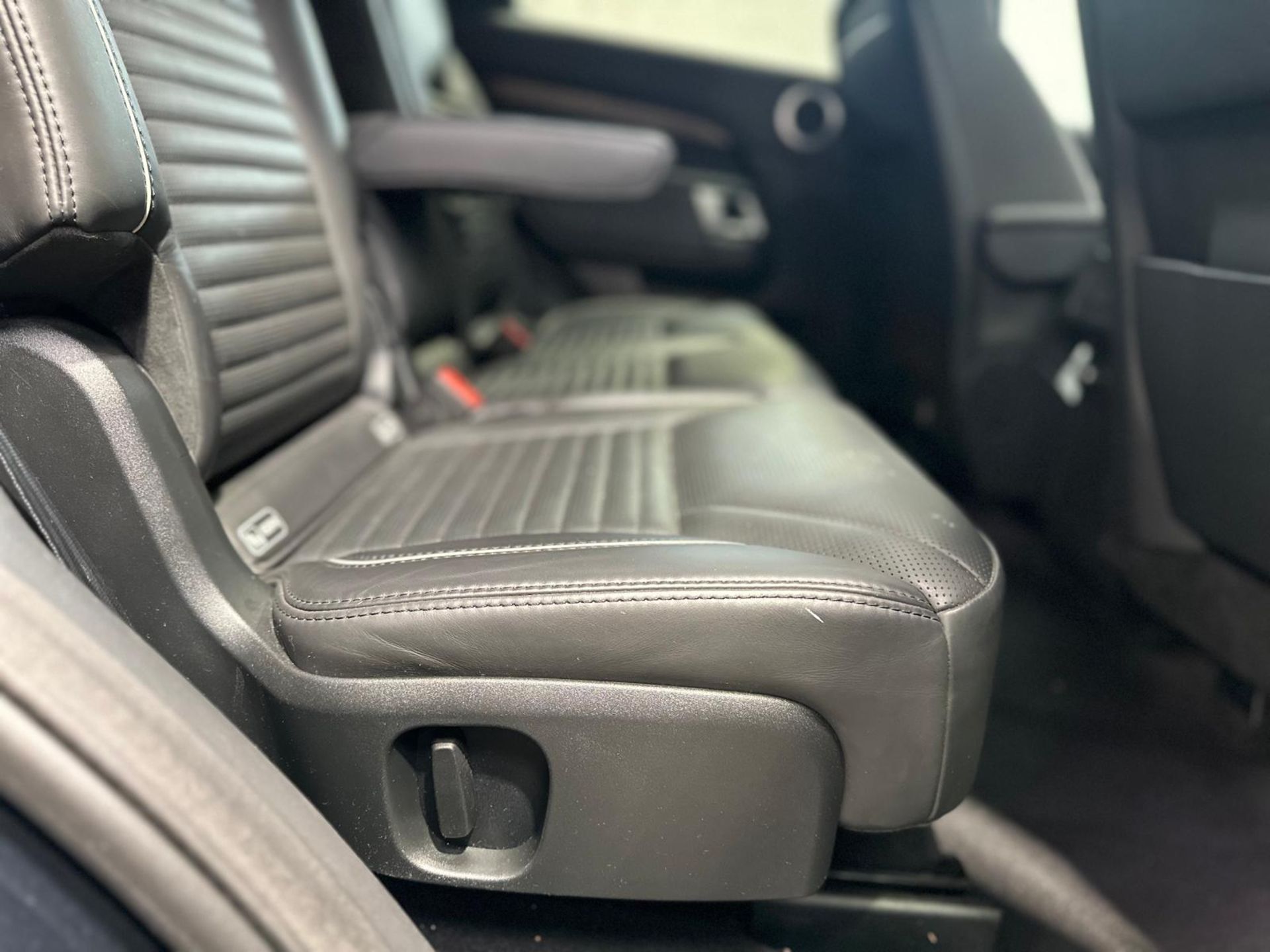 **(ONLY 76K MILEAGE)** 2017 LAND ROVER DISCOVERY HSE >>--NO VAT ON HAMMER--<< - Image 42 of 47