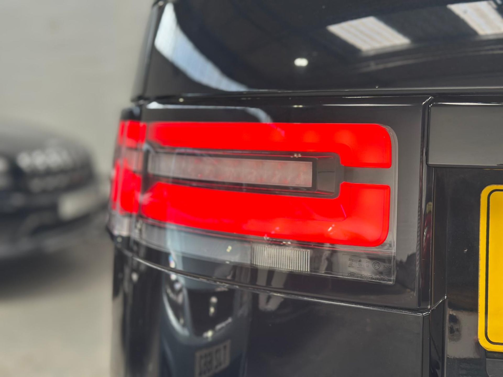 **(ONLY 76K MILEAGE)** 2017 LAND ROVER DISCOVERY HSE >>--NO VAT ON HAMMER--<< - Image 34 of 47