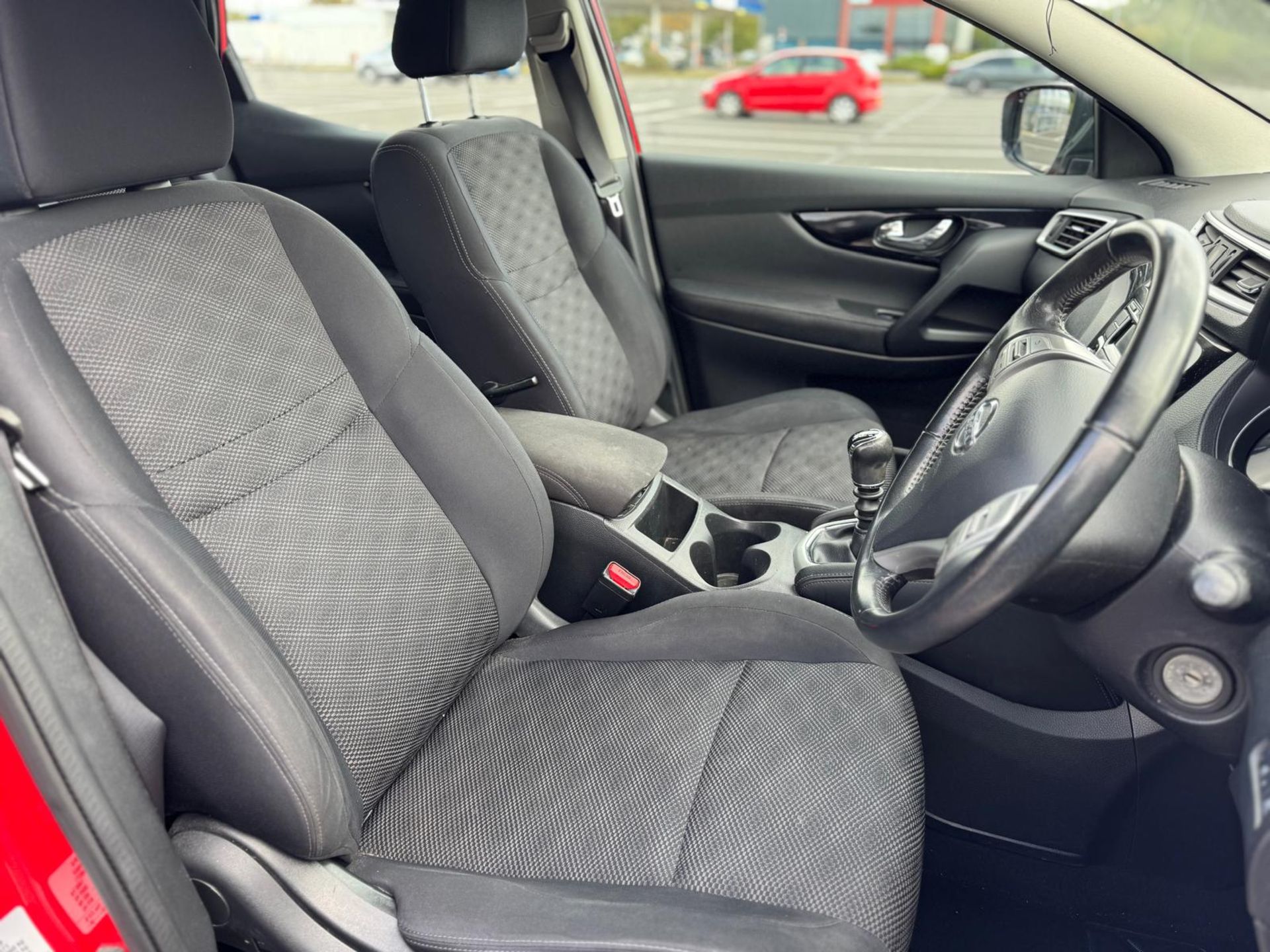 2015 NISSAN QASHQAI ACENTA DIG-T 1.2 PETROL SUV – MANUAL – RED>>--NO VAT ON HAMMER--<< - Image 12 of 14