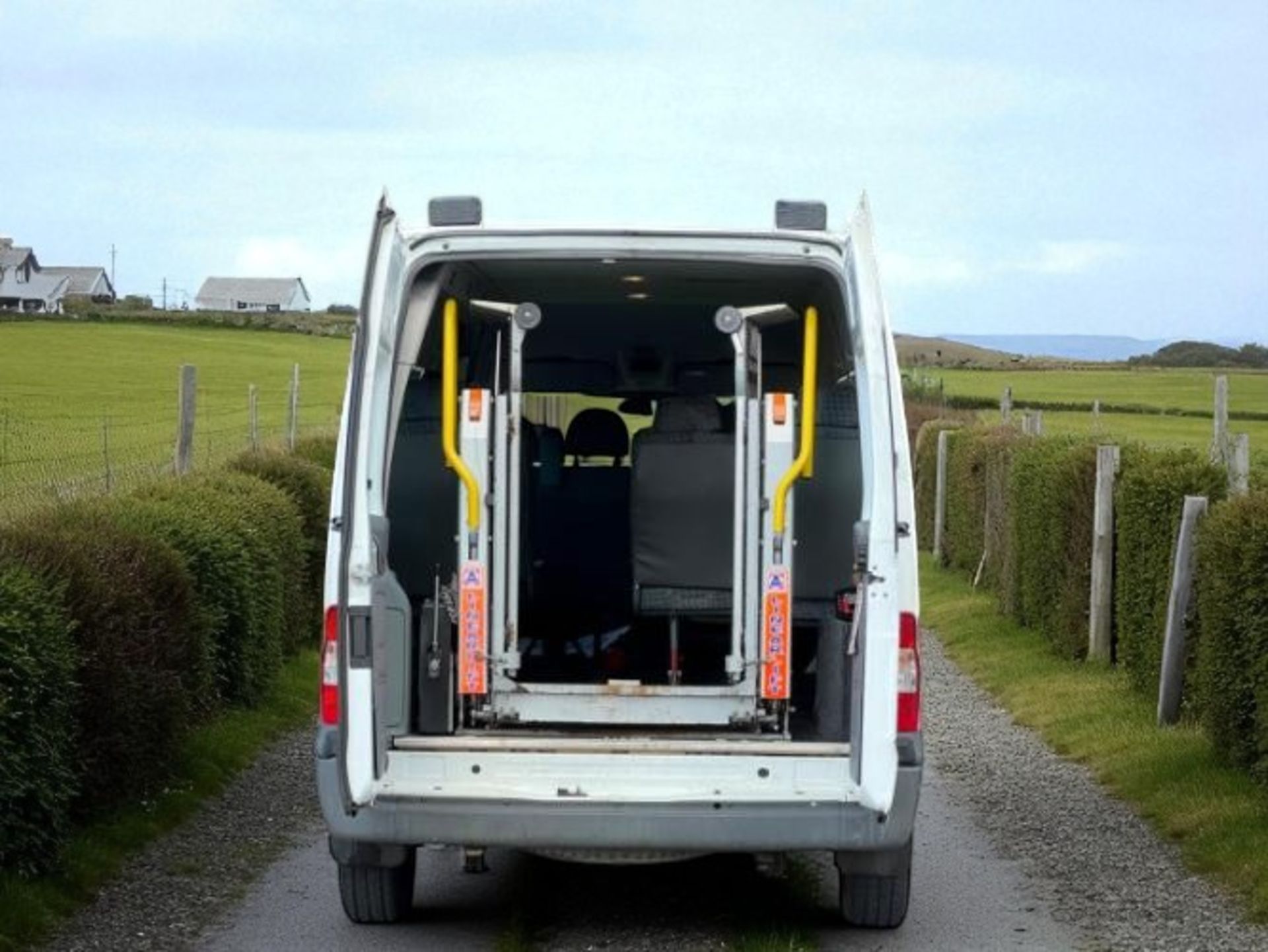 2011 FORD TRANSIT 2.4 TDCI 350 DURATORQ RWD L3 H2 MINIBUS >>--NO VAT ON HAMMER--<< - Image 9 of 46