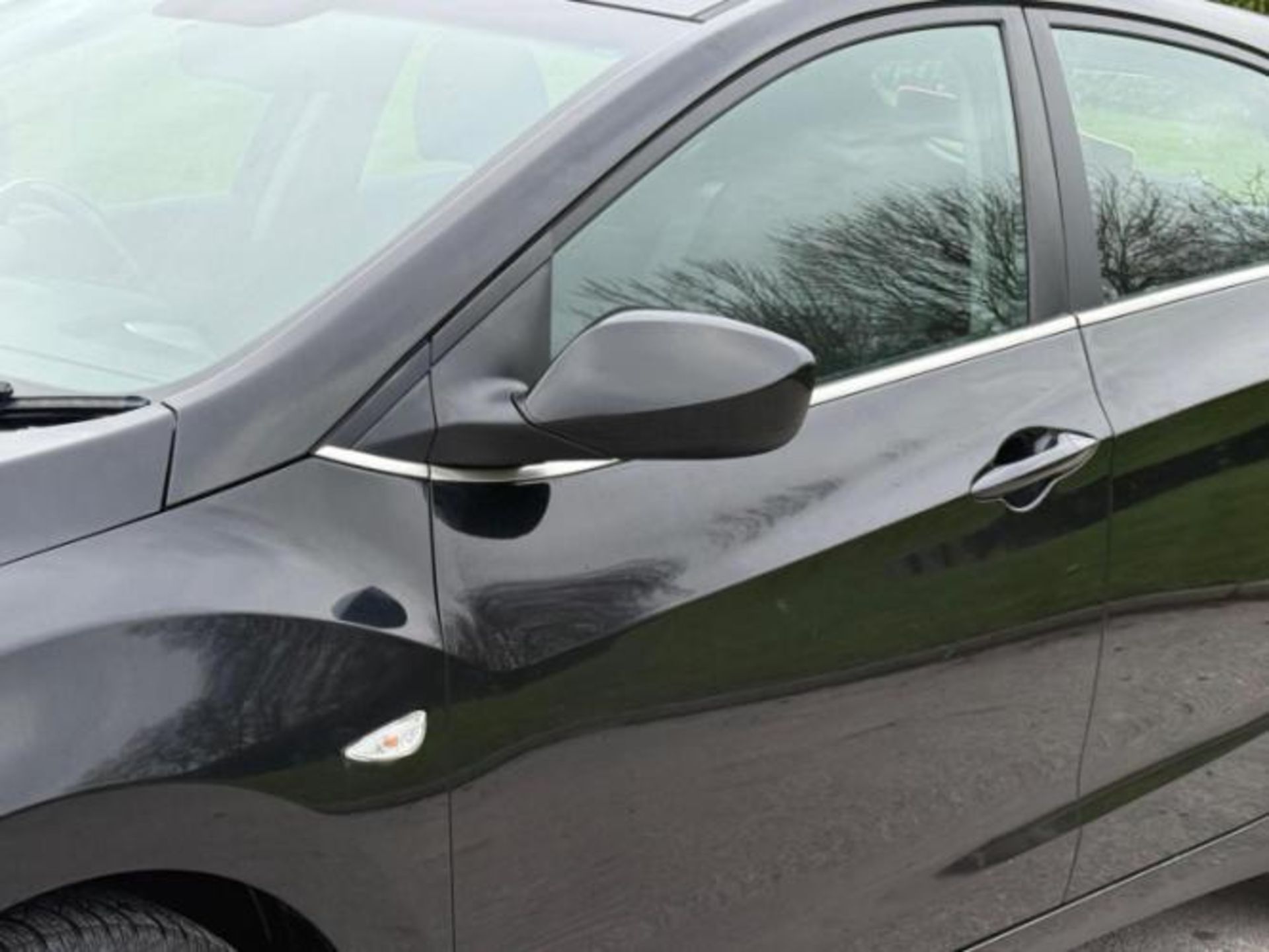 2015 HYUNDAI I30 SE BLUE DRIVE CRDI 1.6 DIESEL MANUAL HATCHBACK BLACK >>--NO VAT ON HAMMER--<< - Image 18 of 40