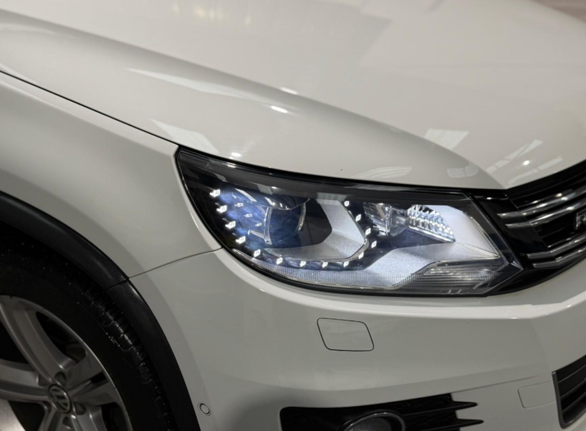 **(ONLY 85K MILEAGE)** 2016 VOLKSWAGEN TIGUAN 2.0 TDI BLUEMOTION TECH >>--NO VAT ON HAMMER--<< - Image 13 of 35