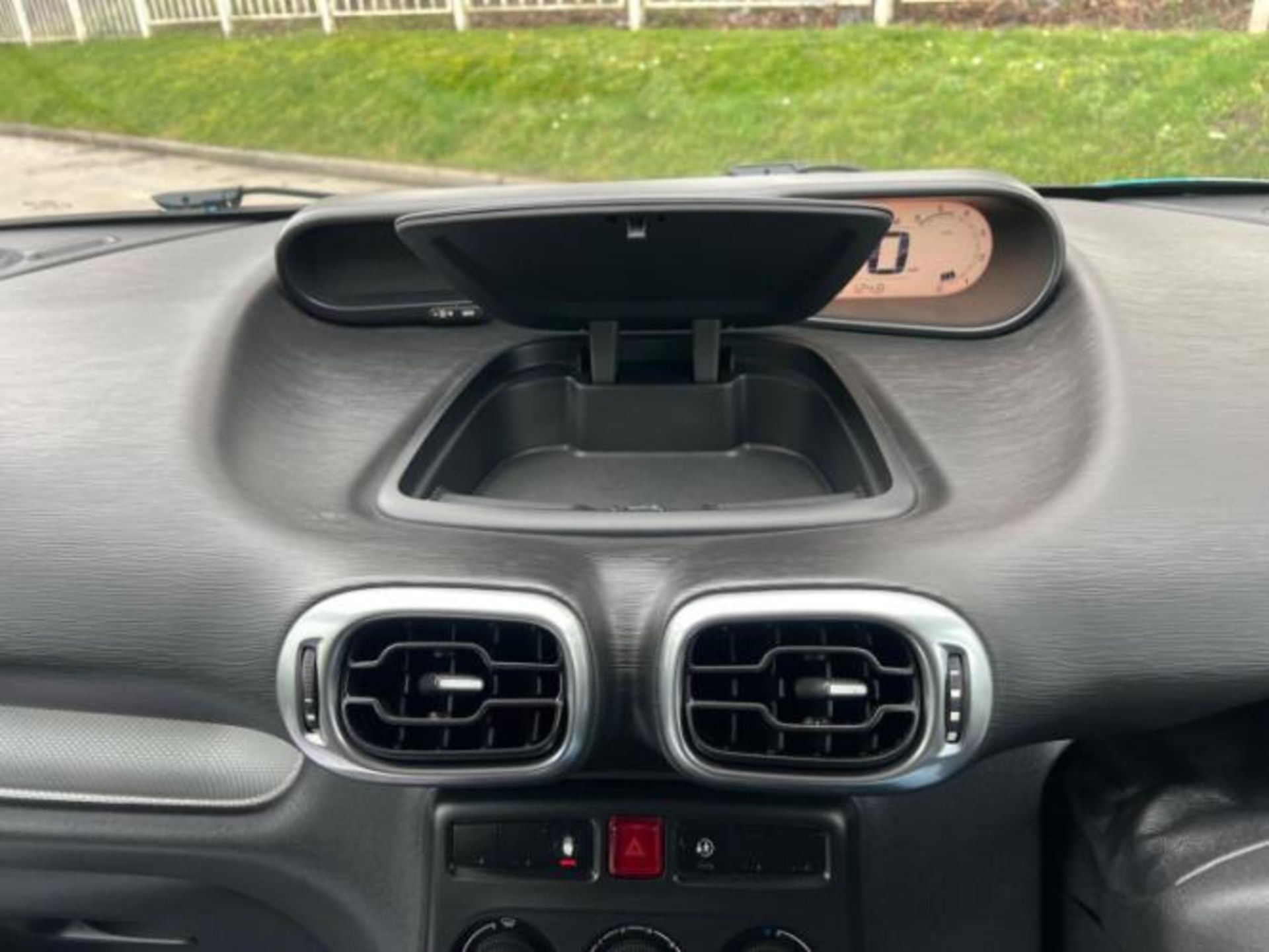 **(ONLY 120K MILEAGE)** 2010 CITROEN C3 PICASSO VTR PLUS HDI 1.6 DIESEL >>--NO VAT ON HAMMER--<< - Image 12 of 29