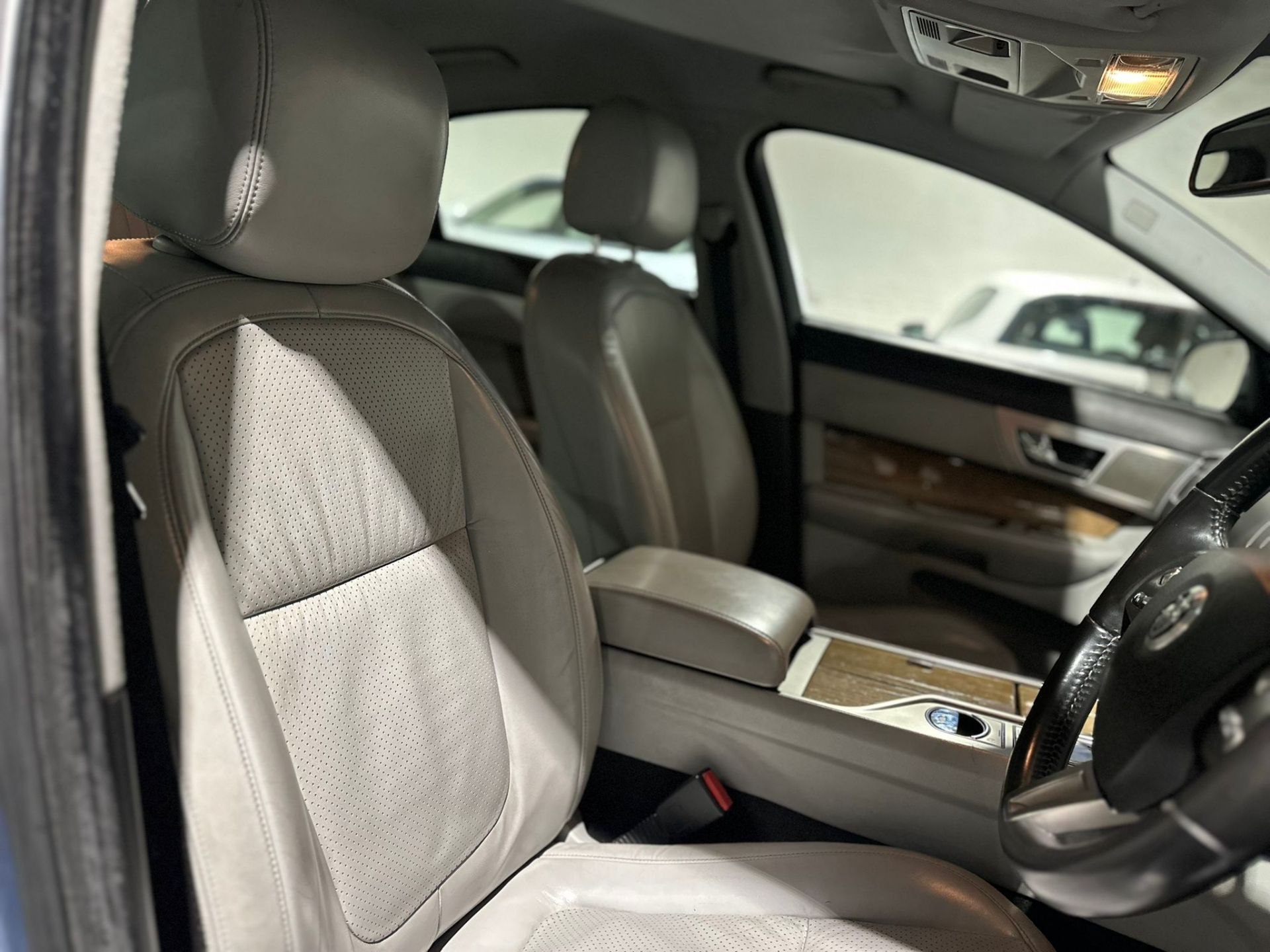 2009 JAGUAR XF PREMIUM LUXURY D V6 A 2.7L AUTOMATIC, 121K MILES >>--NO VAT ON HAMMER--<< - Image 12 of 28