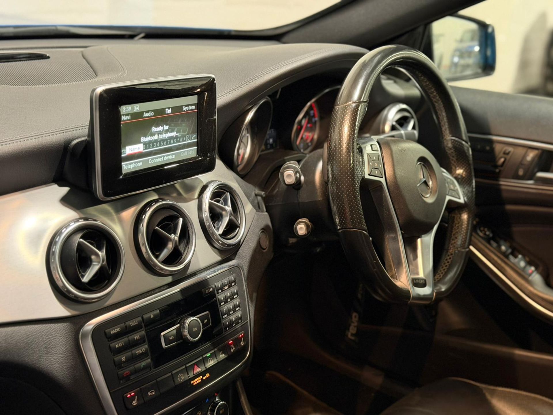 **(ONLY 62K MILEAGE)** 2015 MERCEDES-BENZ GLA 220D AMG LINE (PREMIUM PLUS) >>--NO VAT ON HAMMER--<< - Image 28 of 46