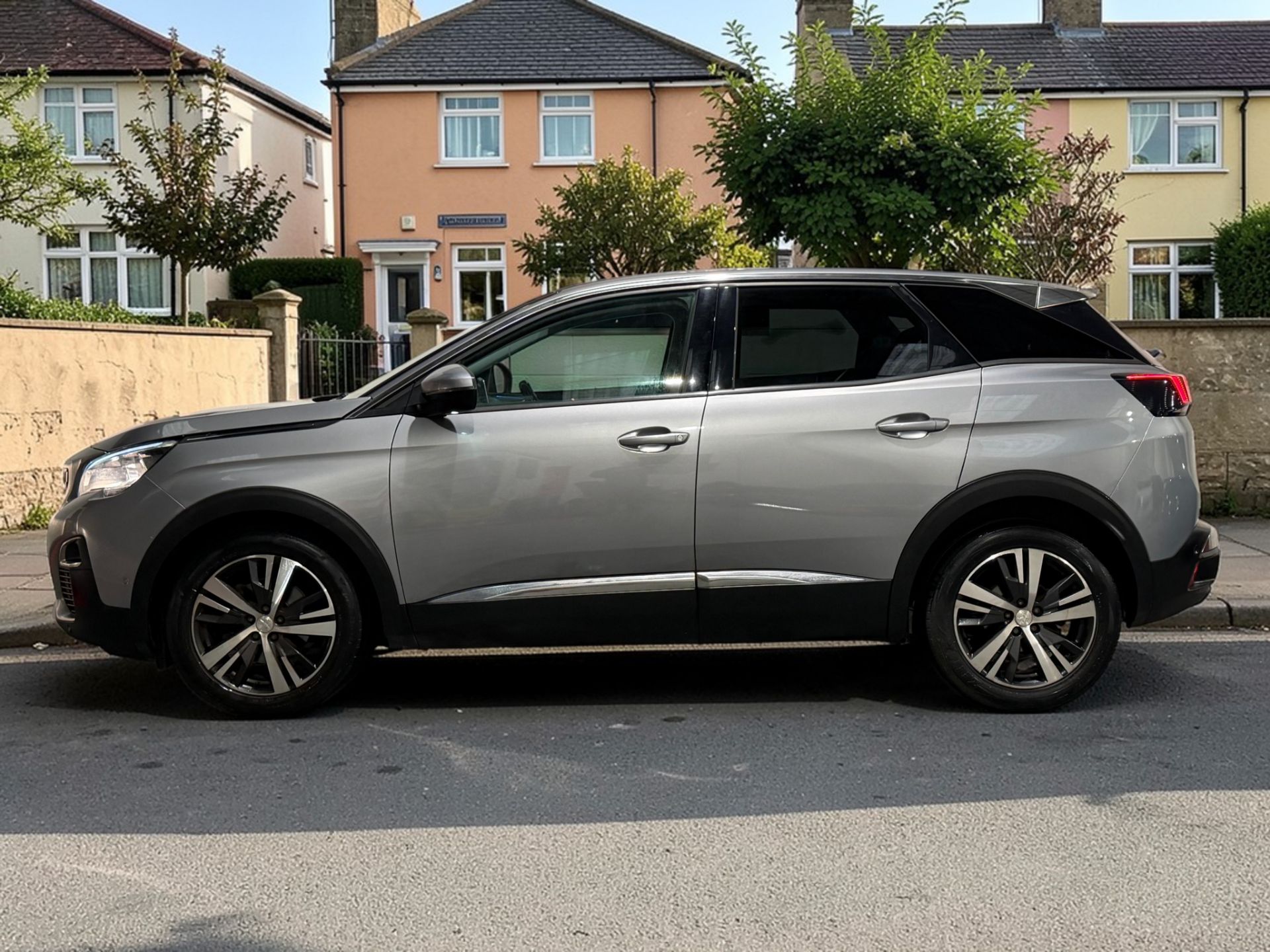 **(ONLY 69K MILEAGE)** 2018 PEUGEOT 3008 ALLURE S/S 1.2 PURETECH MANUAL >>--NO VAT ON HAMMER--<< - Image 8 of 28