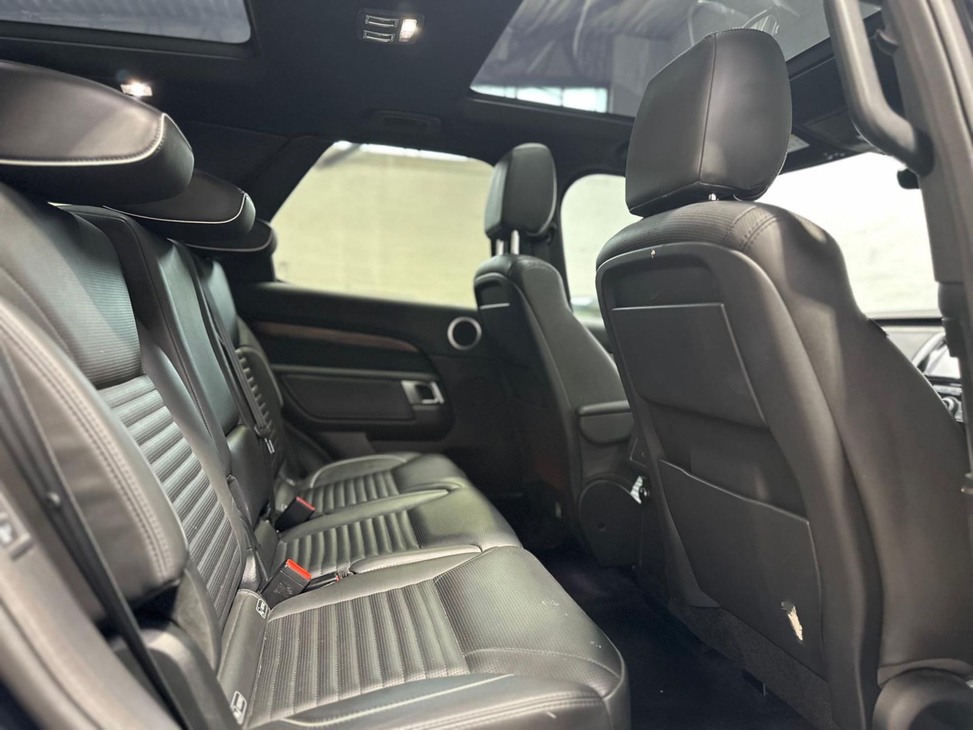 **(ONLY 76K MILEAGE)** 2017 LAND ROVER DISCOVERY HSE >>--NO VAT ON HAMMER--<< - Image 26 of 47