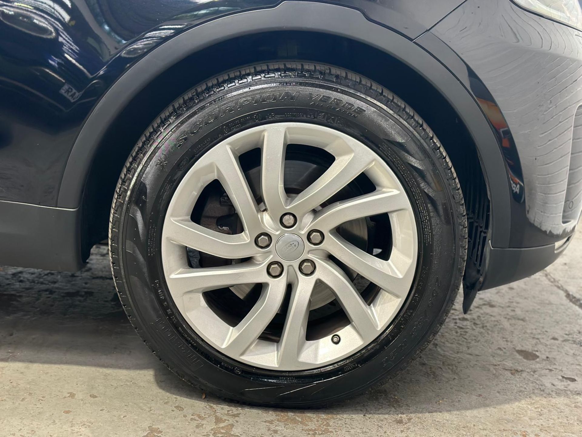 **(ONLY 76K MILEAGE)** 2017 LAND ROVER DISCOVERY HSE >>--NO VAT ON HAMMER--<< - Image 11 of 47