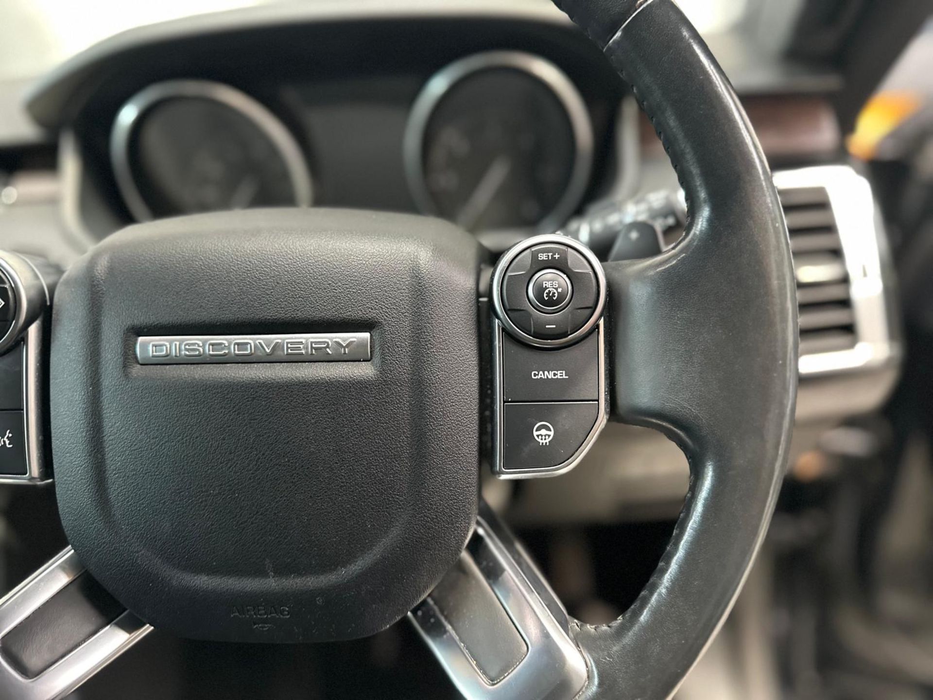 **(ONLY 76K MILEAGE)** 2017 LAND ROVER DISCOVERY HSE >>--NO VAT ON HAMMER--<< - Image 13 of 47