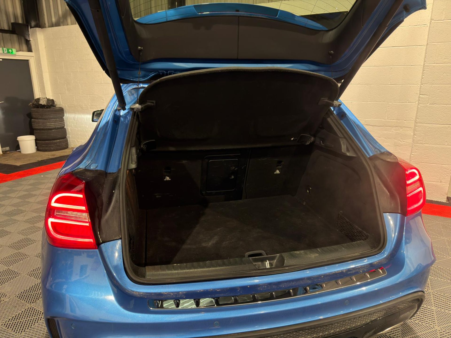 **(ONLY 62K MILEAGE)** 2015 MERCEDES-BENZ GLA 220D AMG LINE (PREMIUM PLUS) >>--NO VAT ON HAMMER--<< - Image 30 of 46