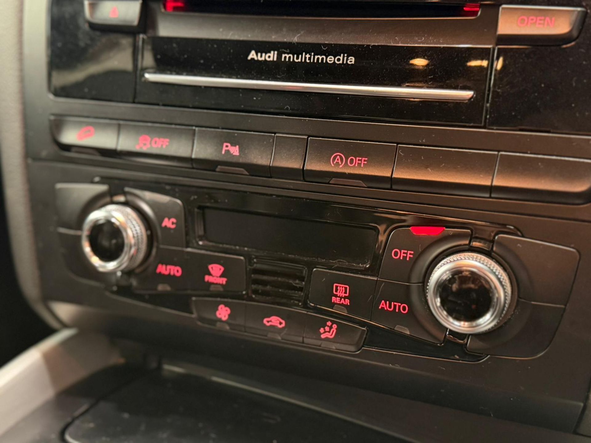 **(ONLY 107K MILEAGE)** 2013 AUDI Q5 2.0 TFSI S LINE PLUS TIPTRONIC >>--NO VAT ON HAMMER--<< - Image 29 of 39