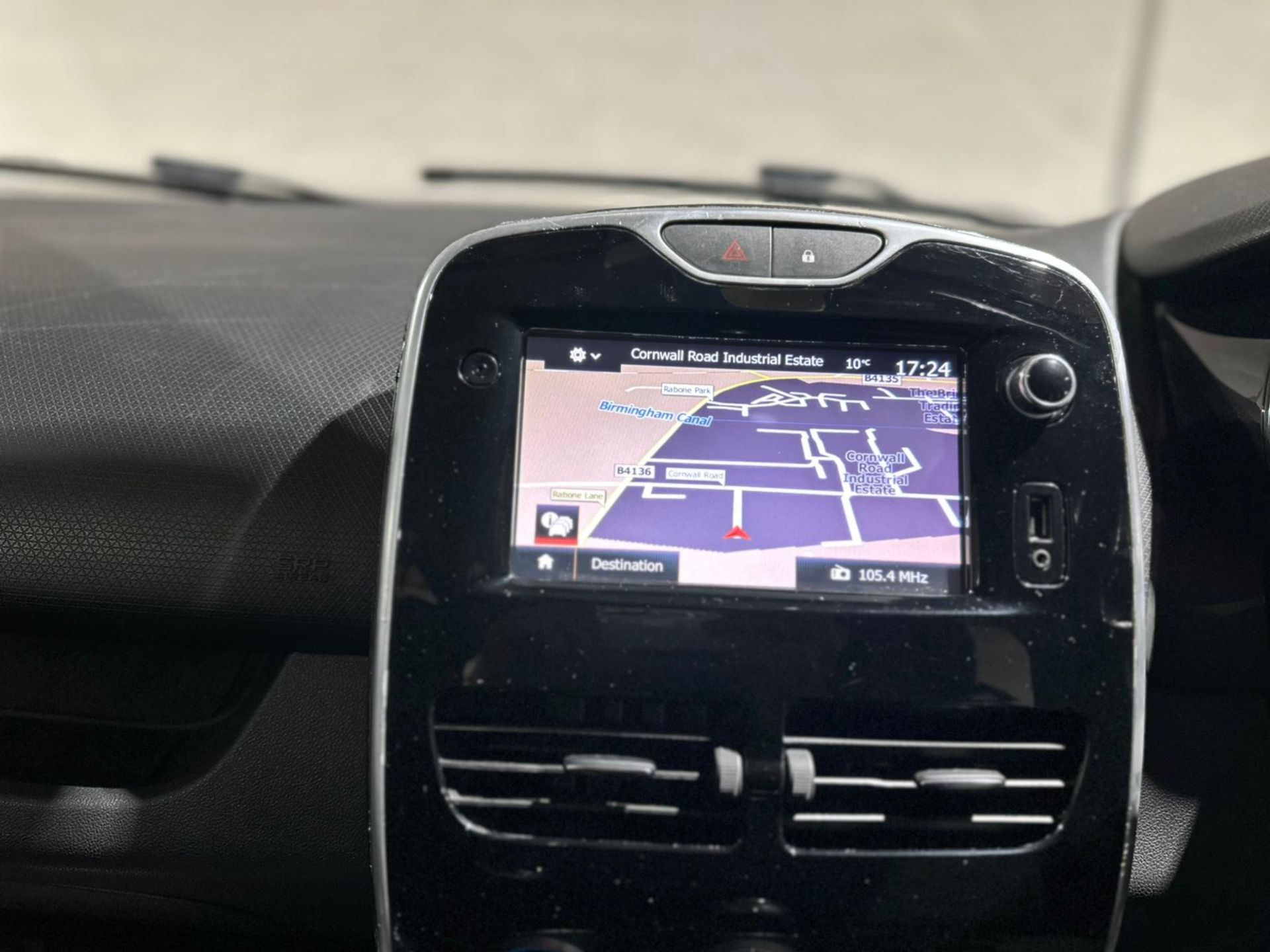 2016 RENAULT CLIO DYNAMIQUE NAV 16V – BLACK >>--NO VAT ON HAMMER--<< - Image 31 of 35