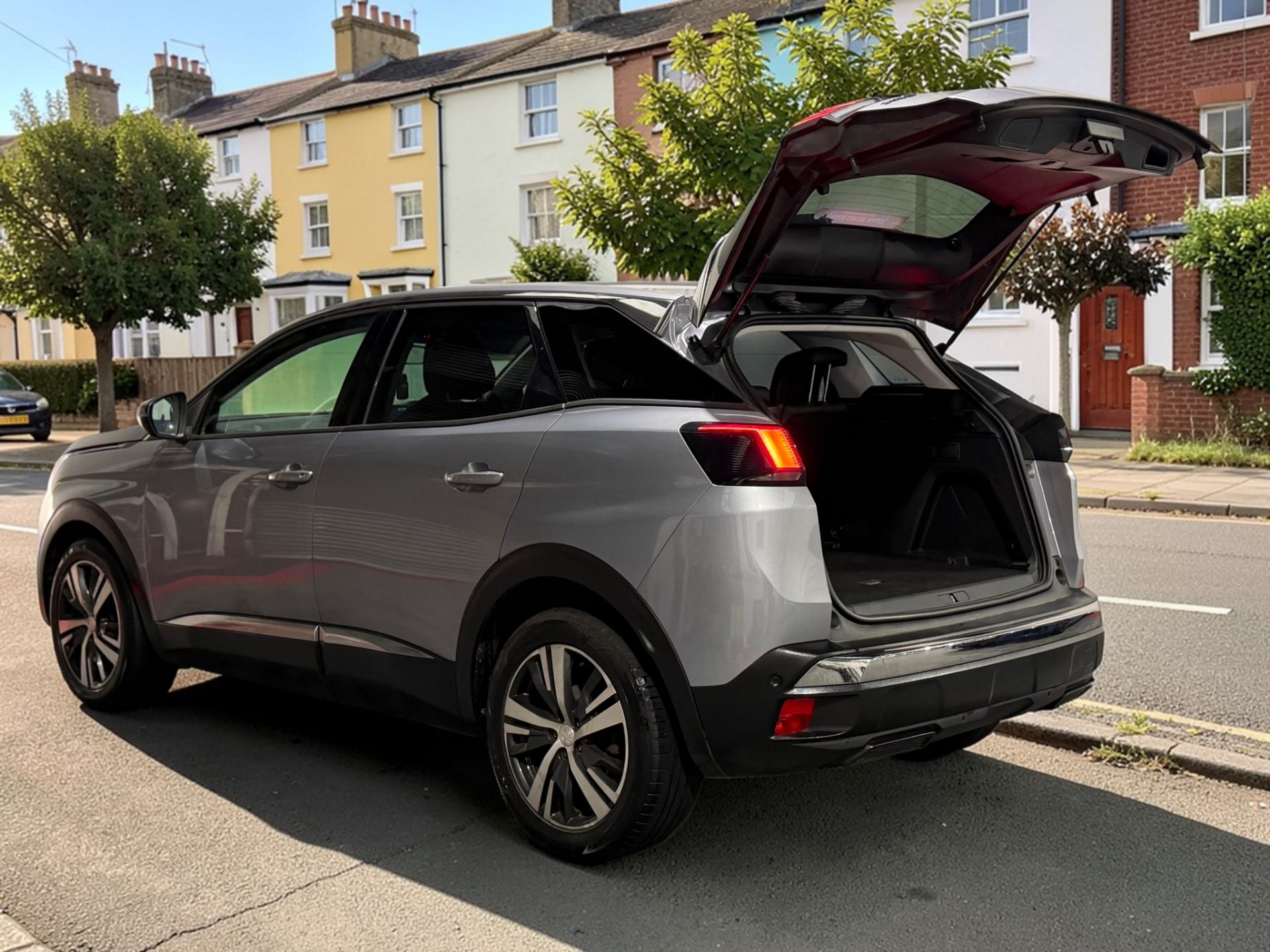 **(ONLY 69K MILEAGE)** 2018 PEUGEOT 3008 ALLURE S/S 1.2 PURETECH MANUAL >>--NO VAT ON HAMMER--<< - Image 6 of 28