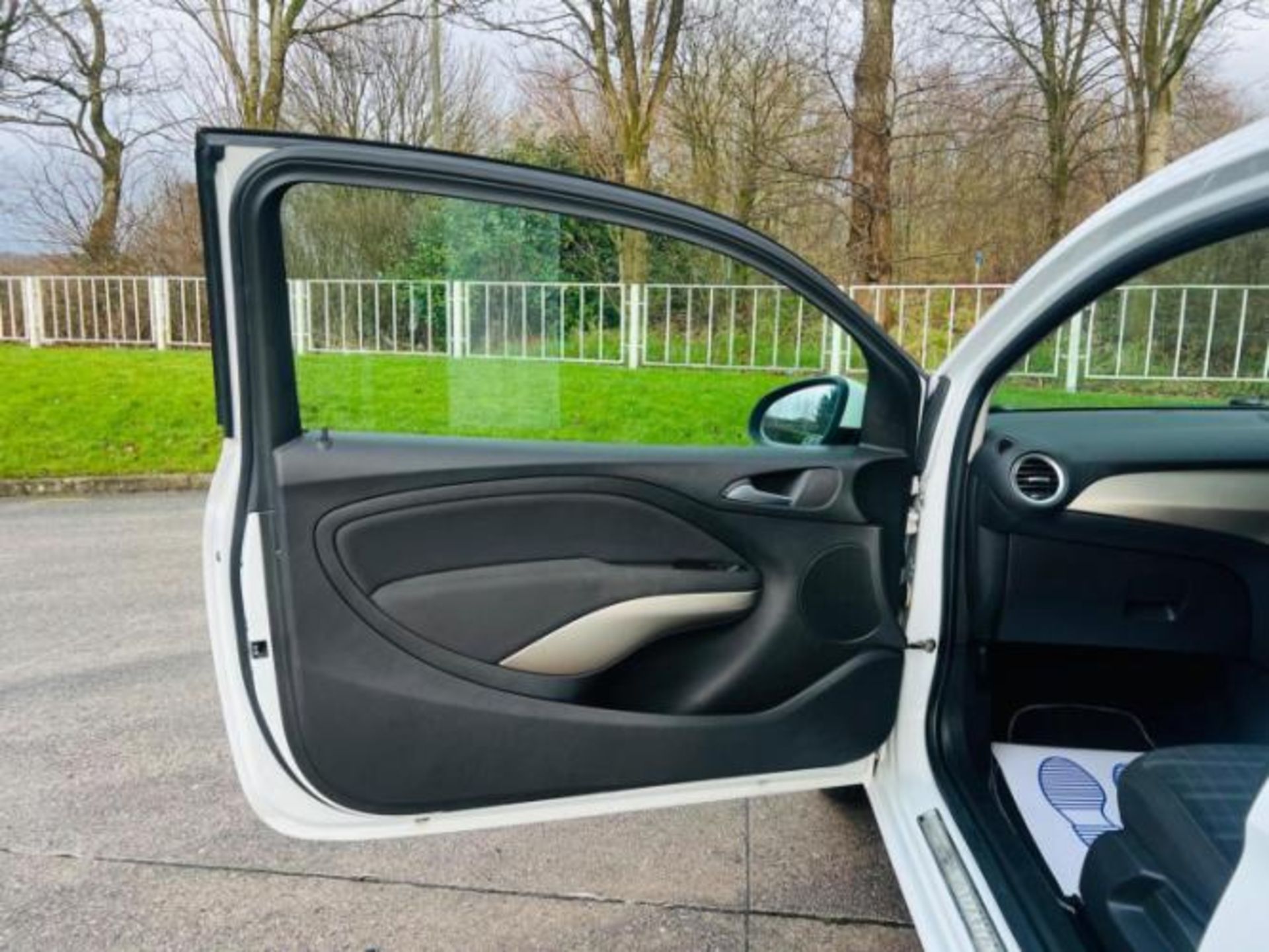VAUXHALL ADAM 1.2 16V GLAM 3DR – 2013 – PETROL MANUAL >>--NO VAT ON HAMMER--<< - Image 16 of 30