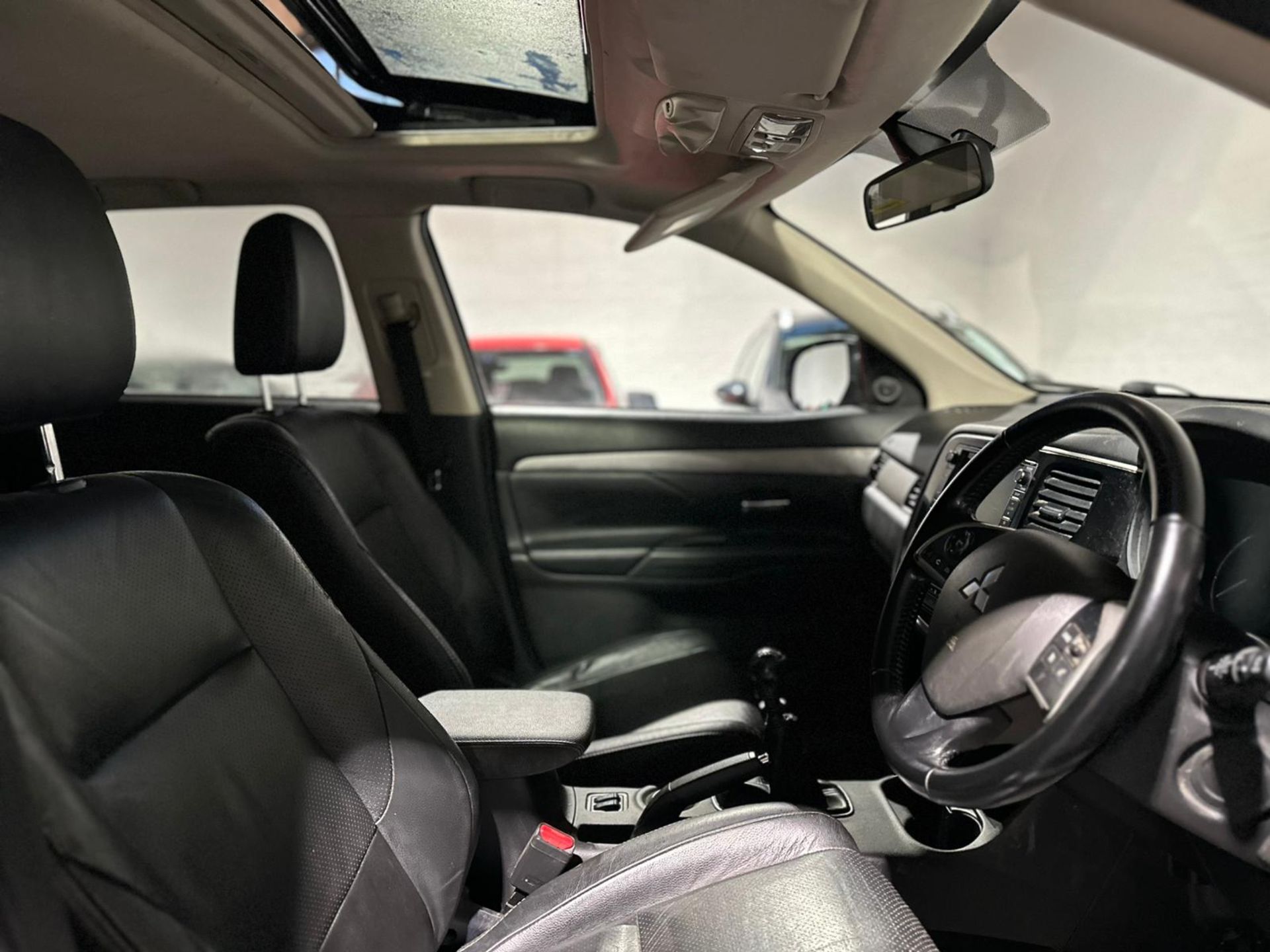 **(ONLY 118K MILEAGE)** 2013 MITSUBISHI OUTLANDER GX4 DI-D >>--NO VAT ON HAMMER--<< - Image 24 of 38